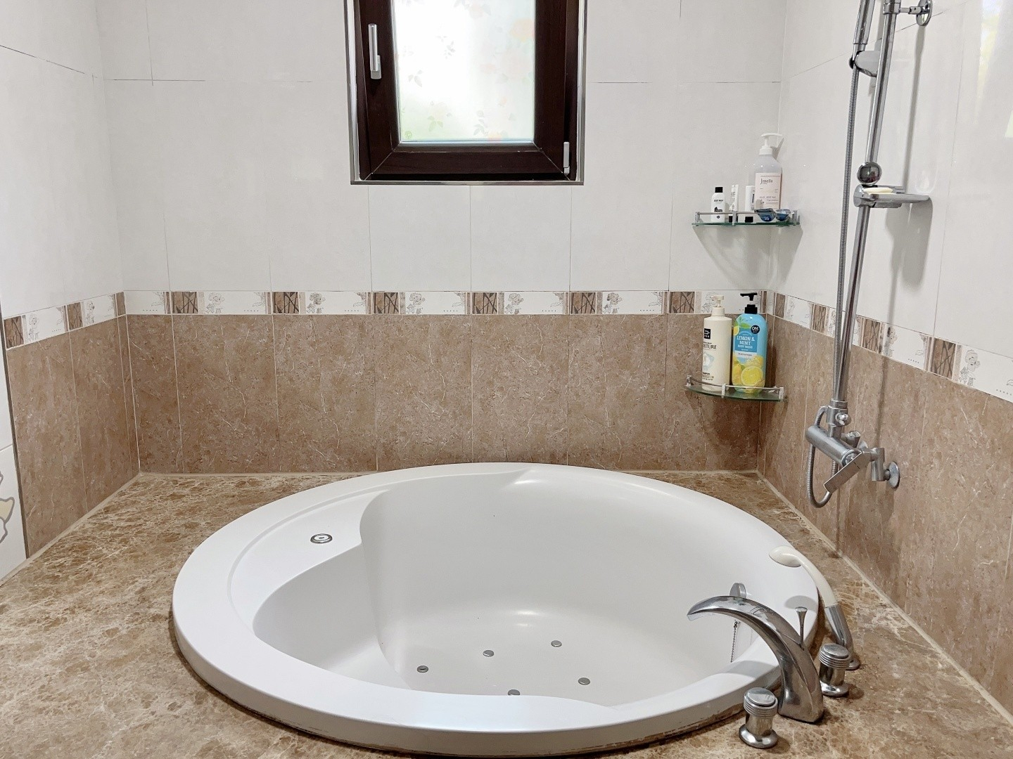 https://yaimg.yanolja.com/v5/2025/04/20/04/680474c3de8145.66035510.jpg