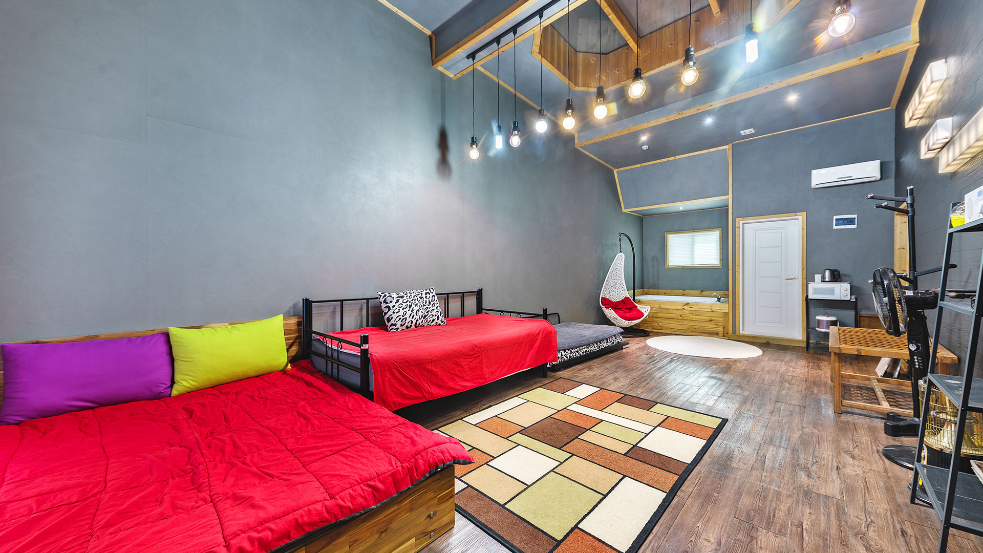 room detail thumbnail 1