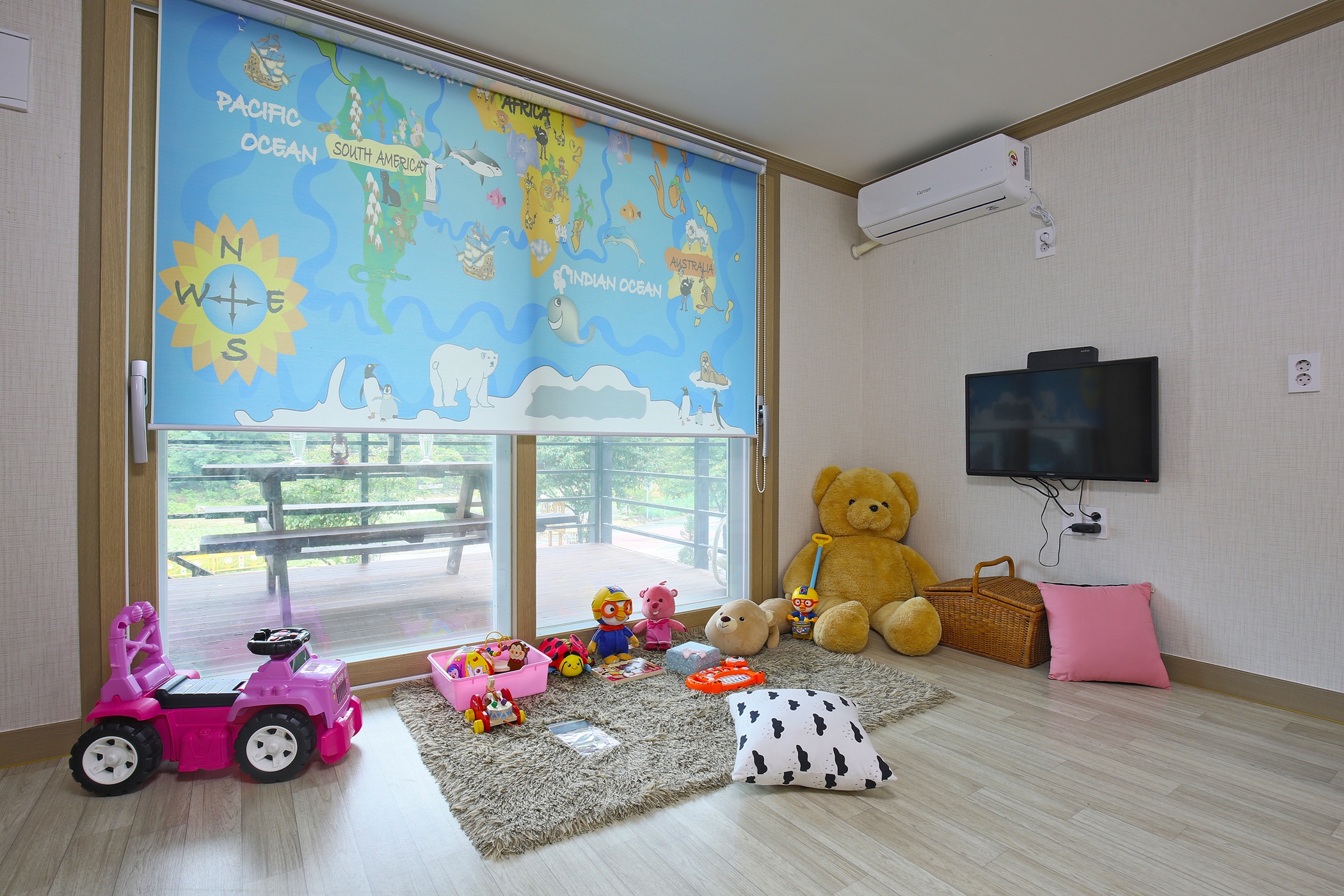 room detail thumbnail 2