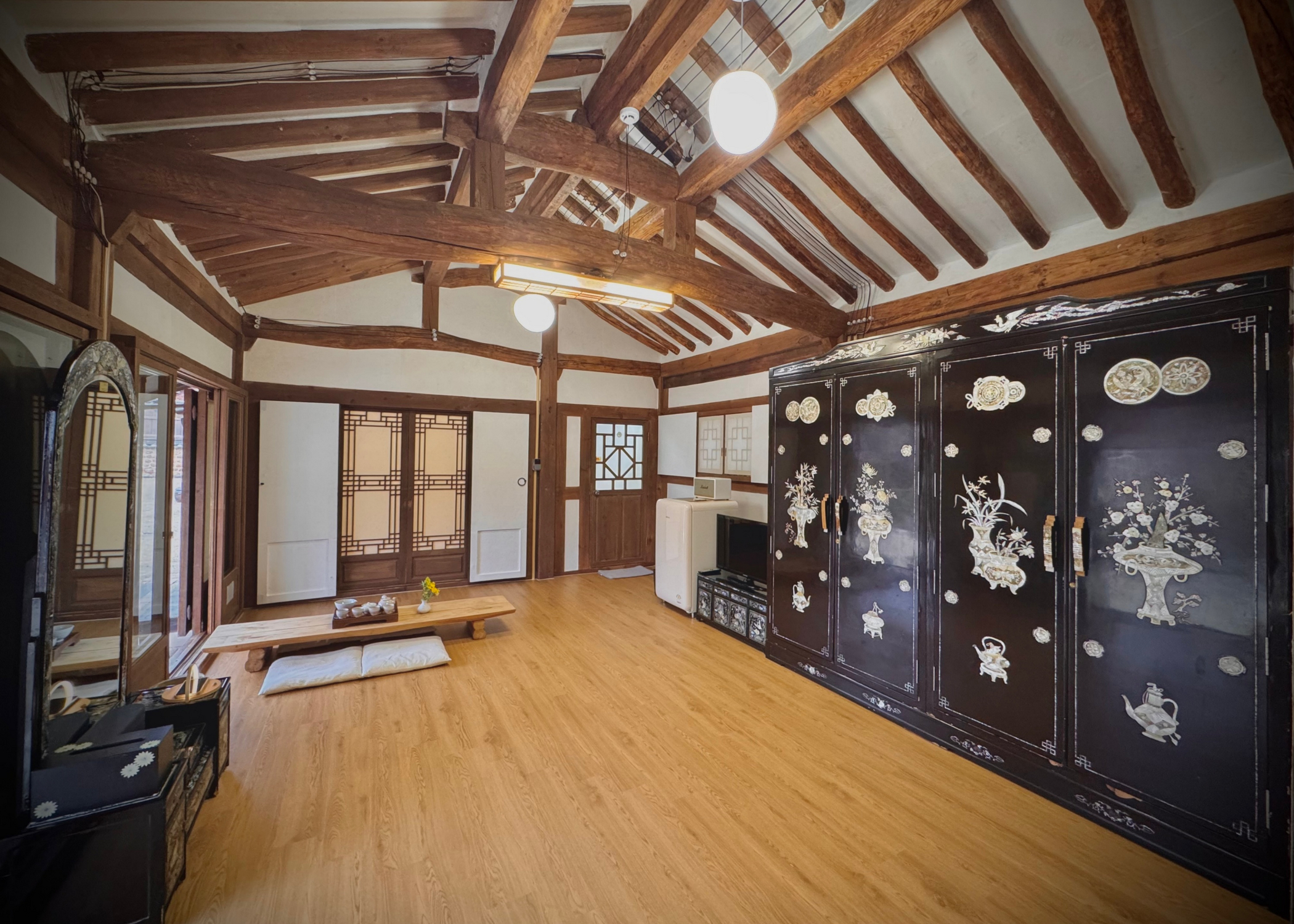 room detail thumbnail 0