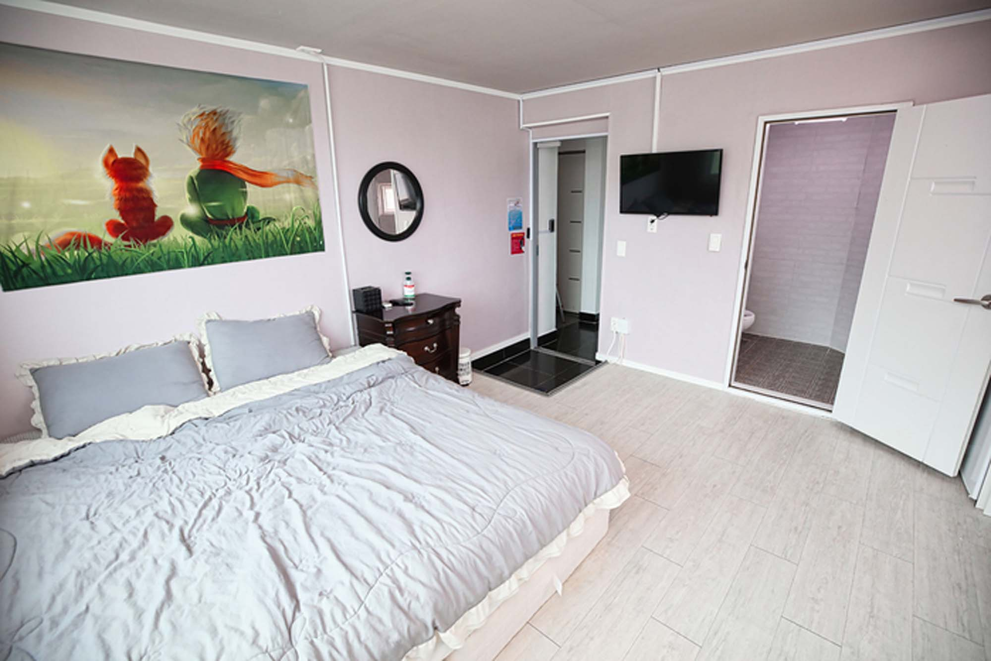 room detail thumbnail 1