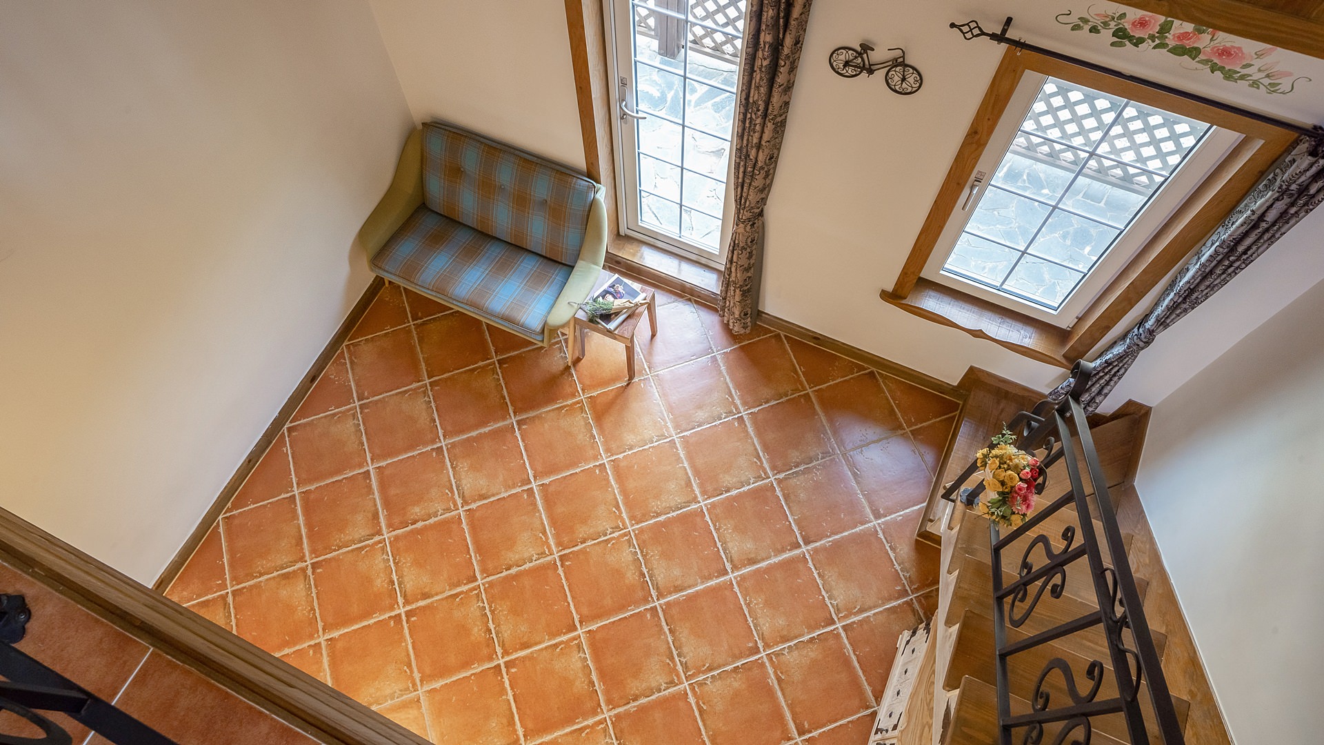 room detail thumbnail 2