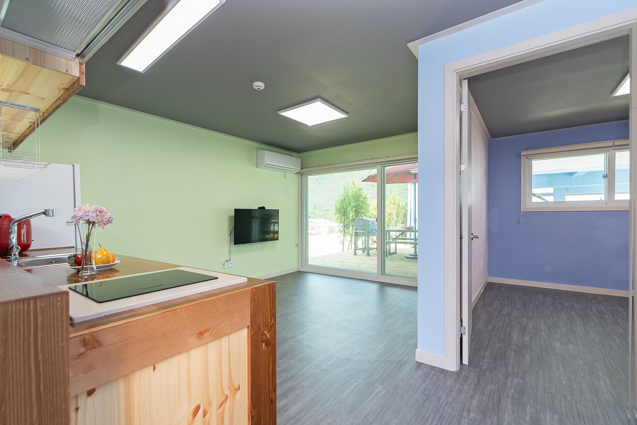 room detail thumbnail 2