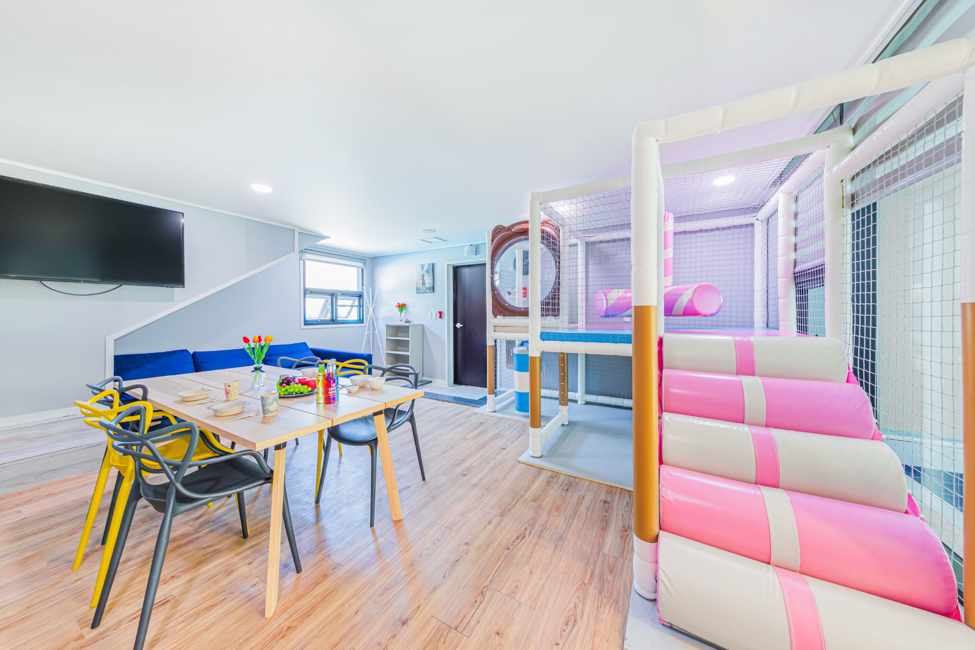 room detail thumbnail 2