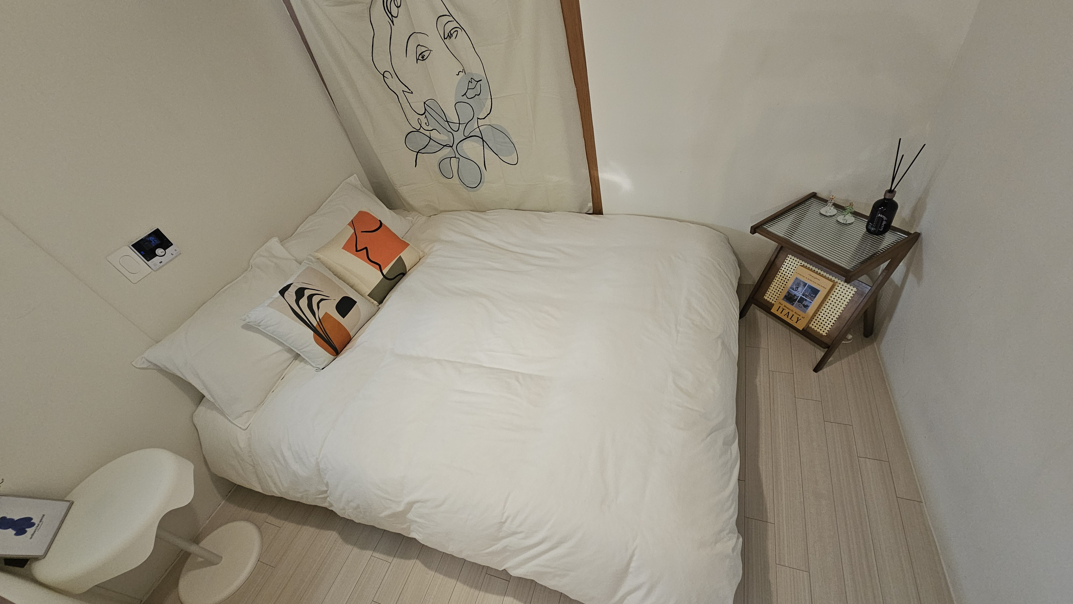 room detail thumbnail 0