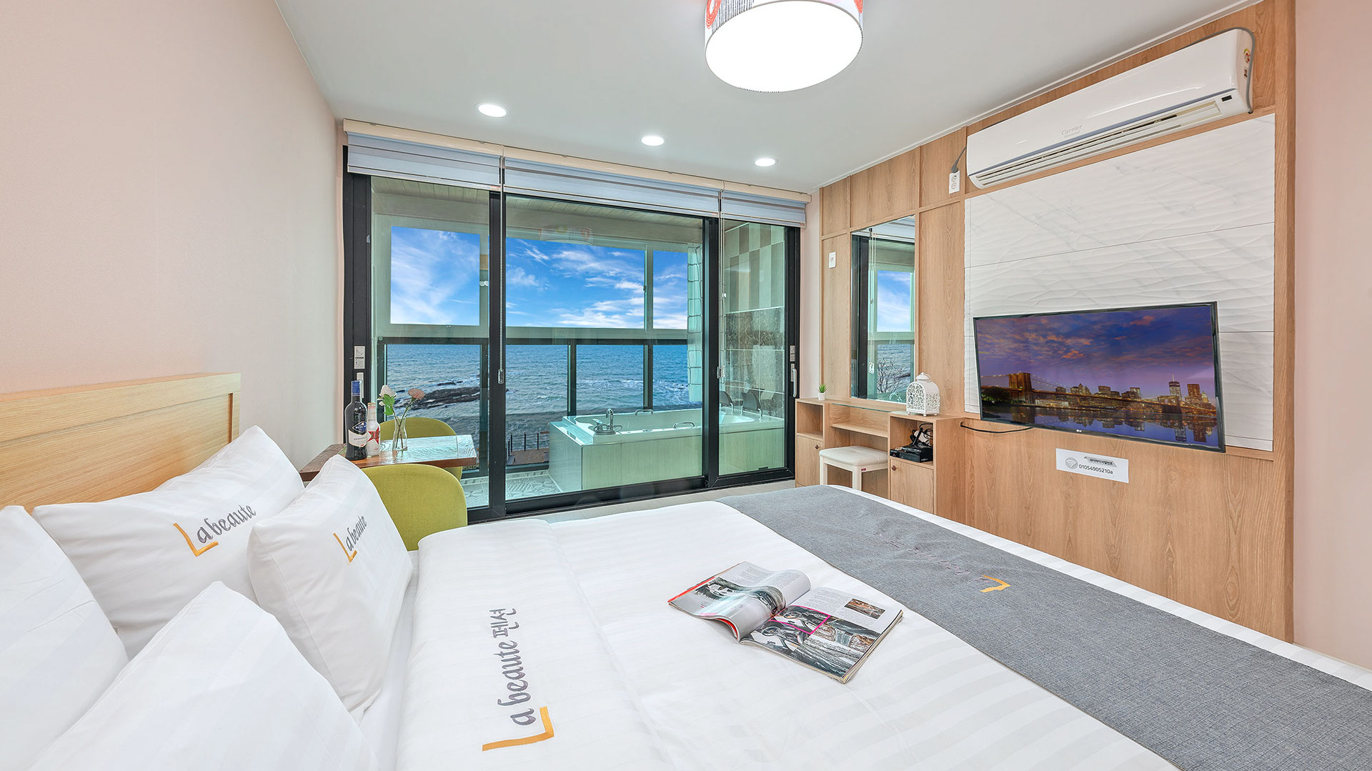 room detail thumbnail 2