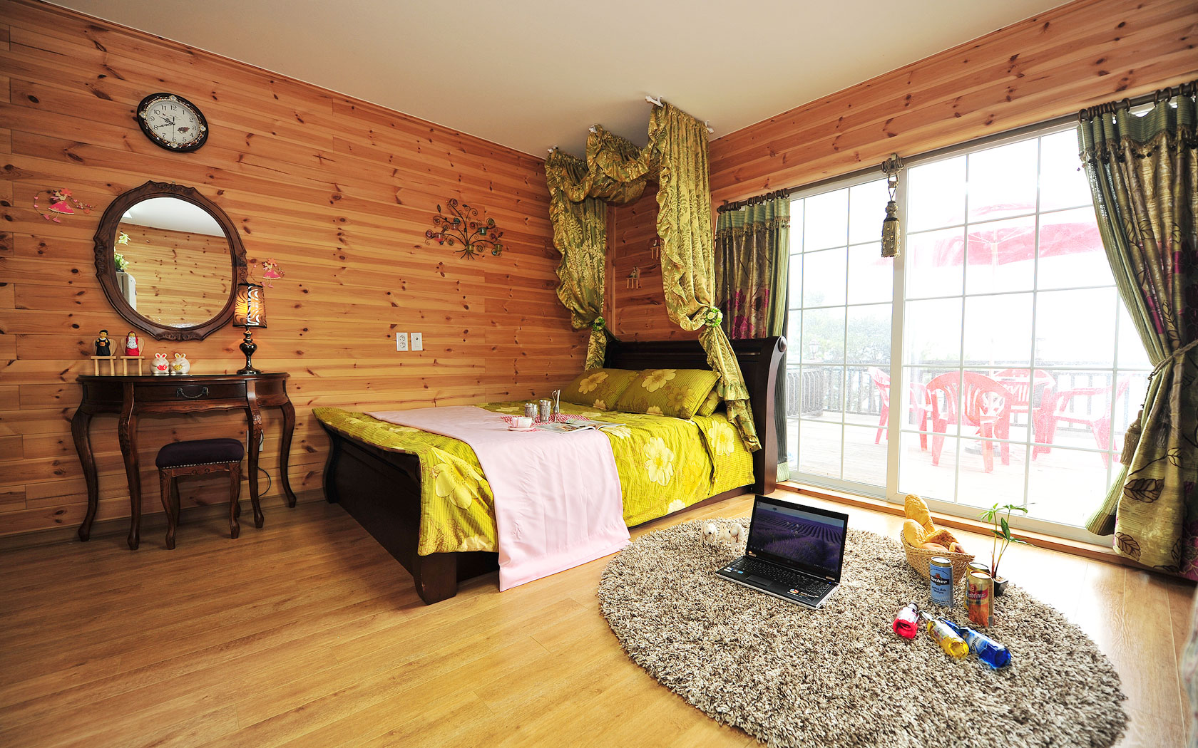 room detail thumbnail 0