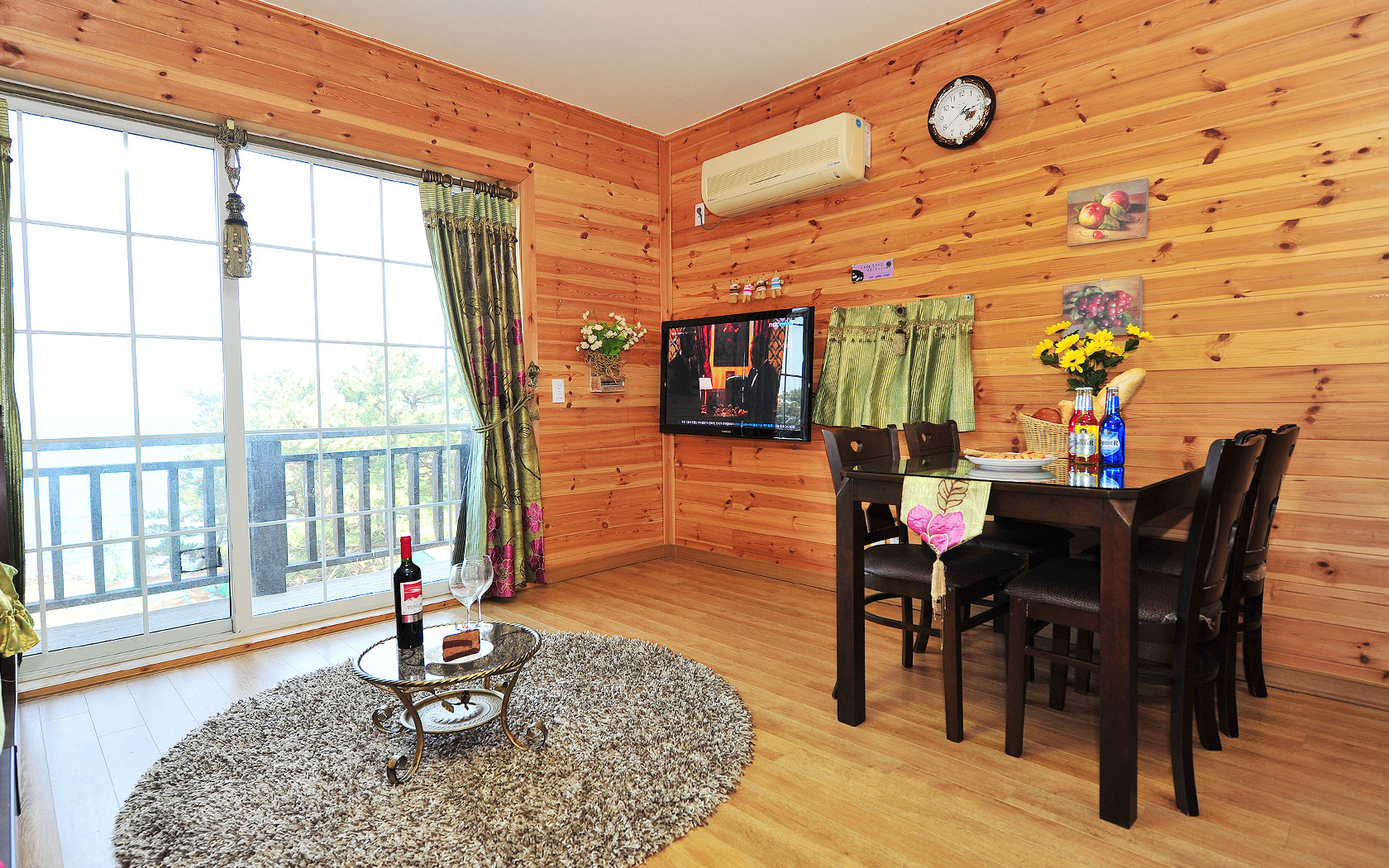 room detail thumbnail 2