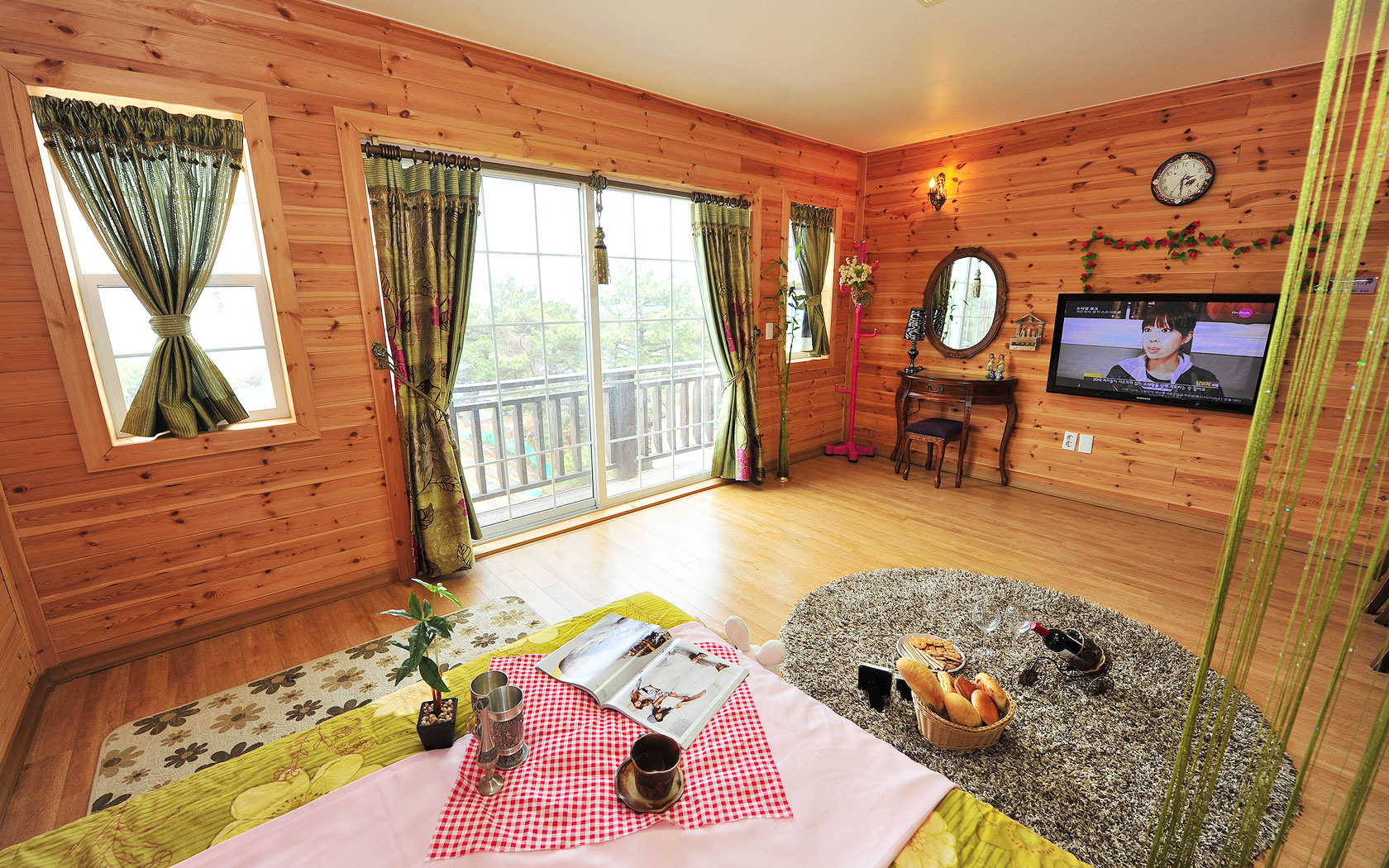 room detail thumbnail 1