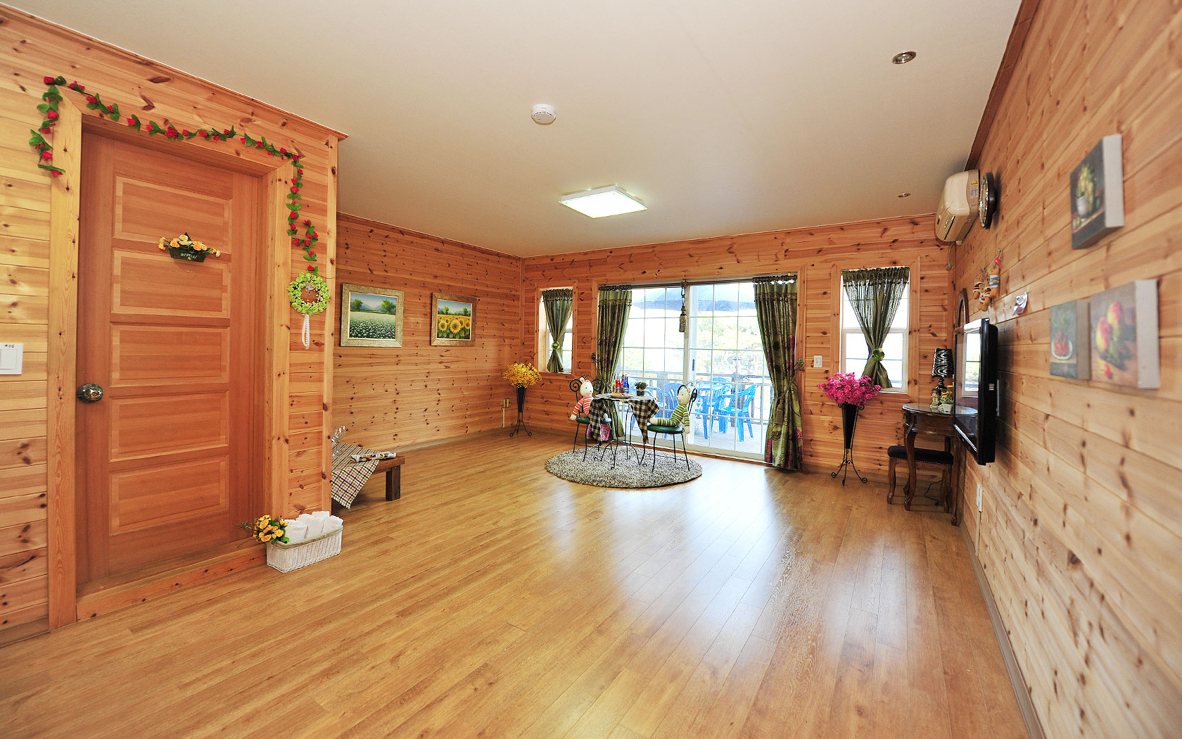 room detail thumbnail 0