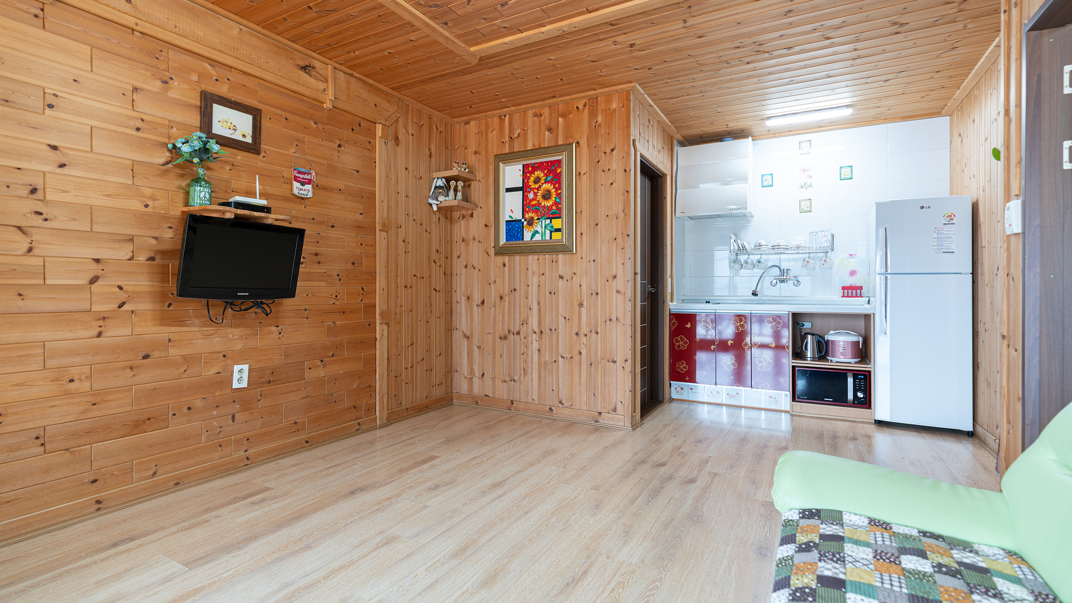 room detail thumbnail 2