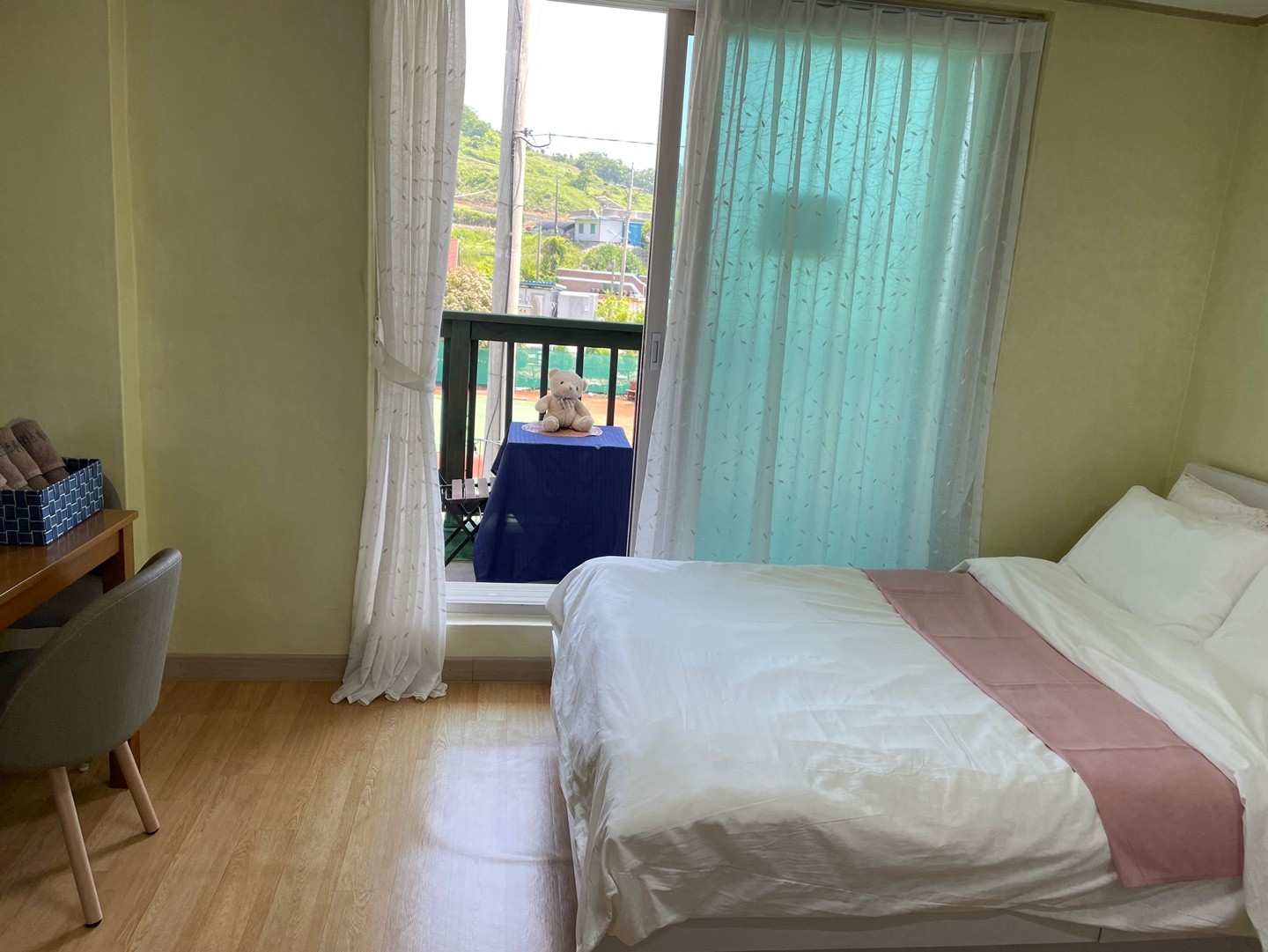 room detail thumbnail 1