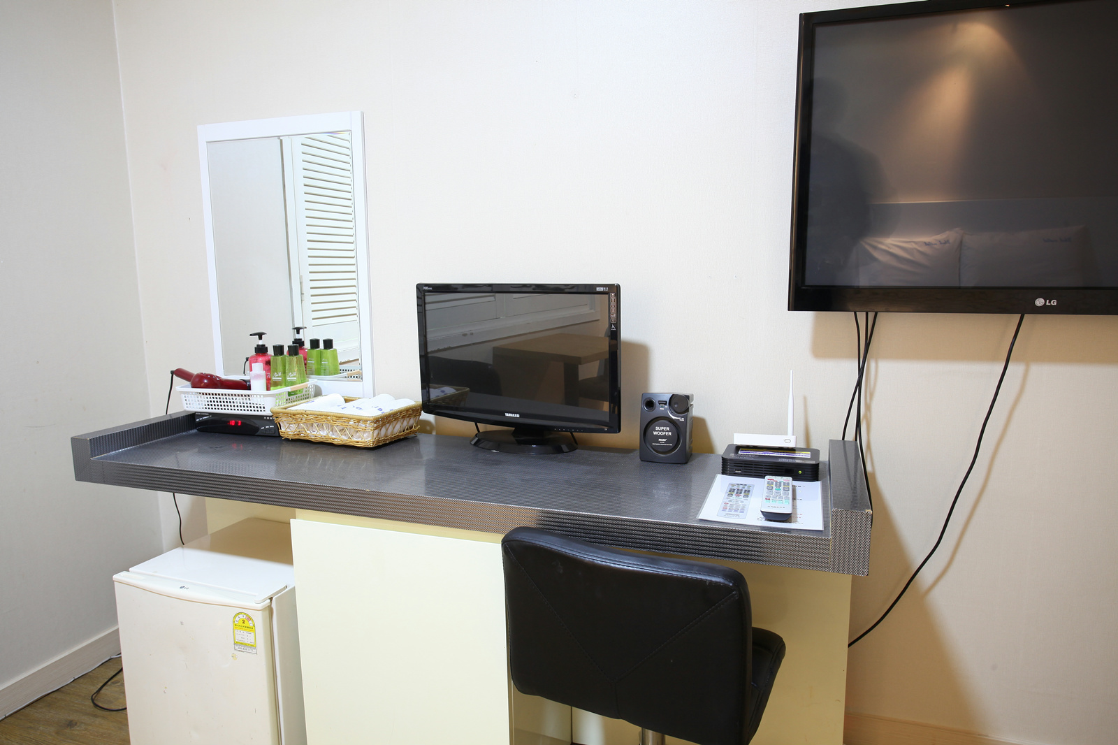 room detail thumbnail 1