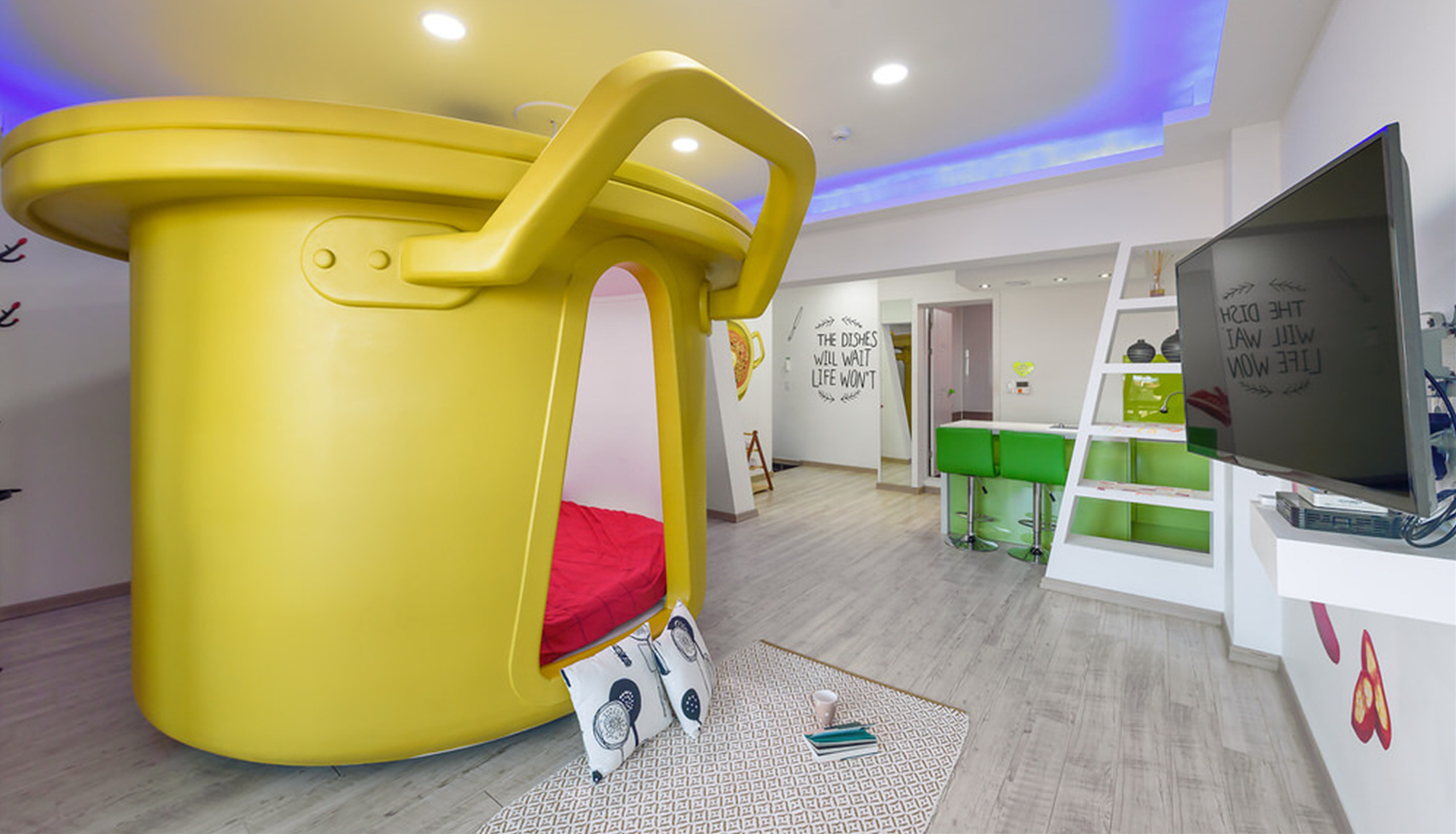 room detail thumbnail 2