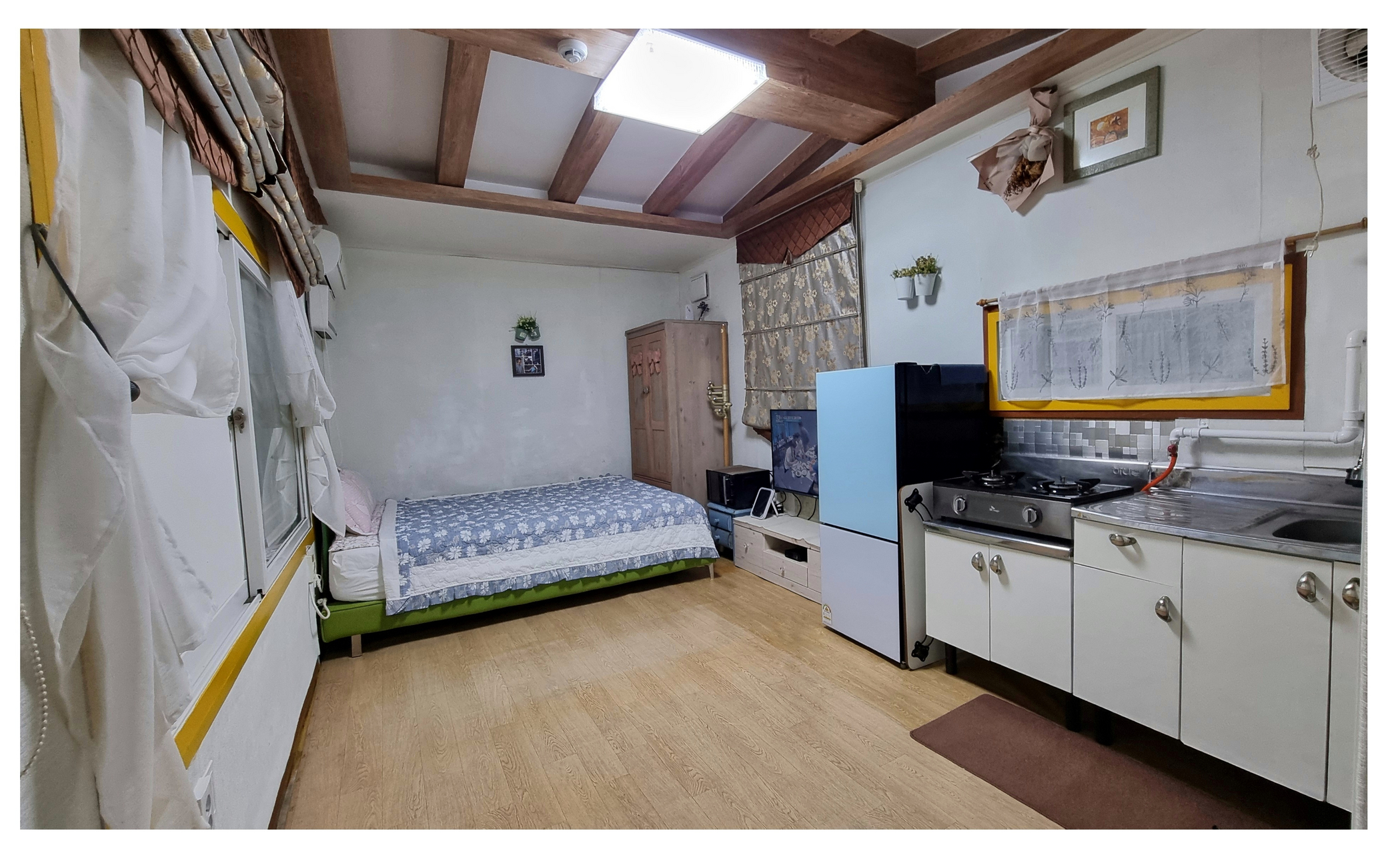 room detail thumbnail 1