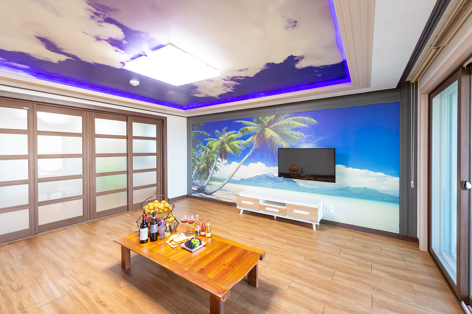 room detail thumbnail 2