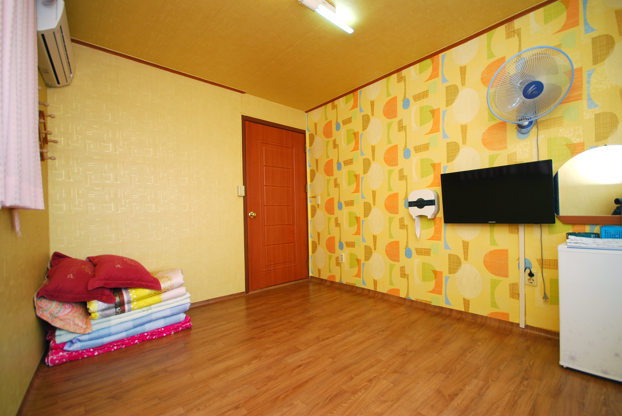room detail thumbnail 1