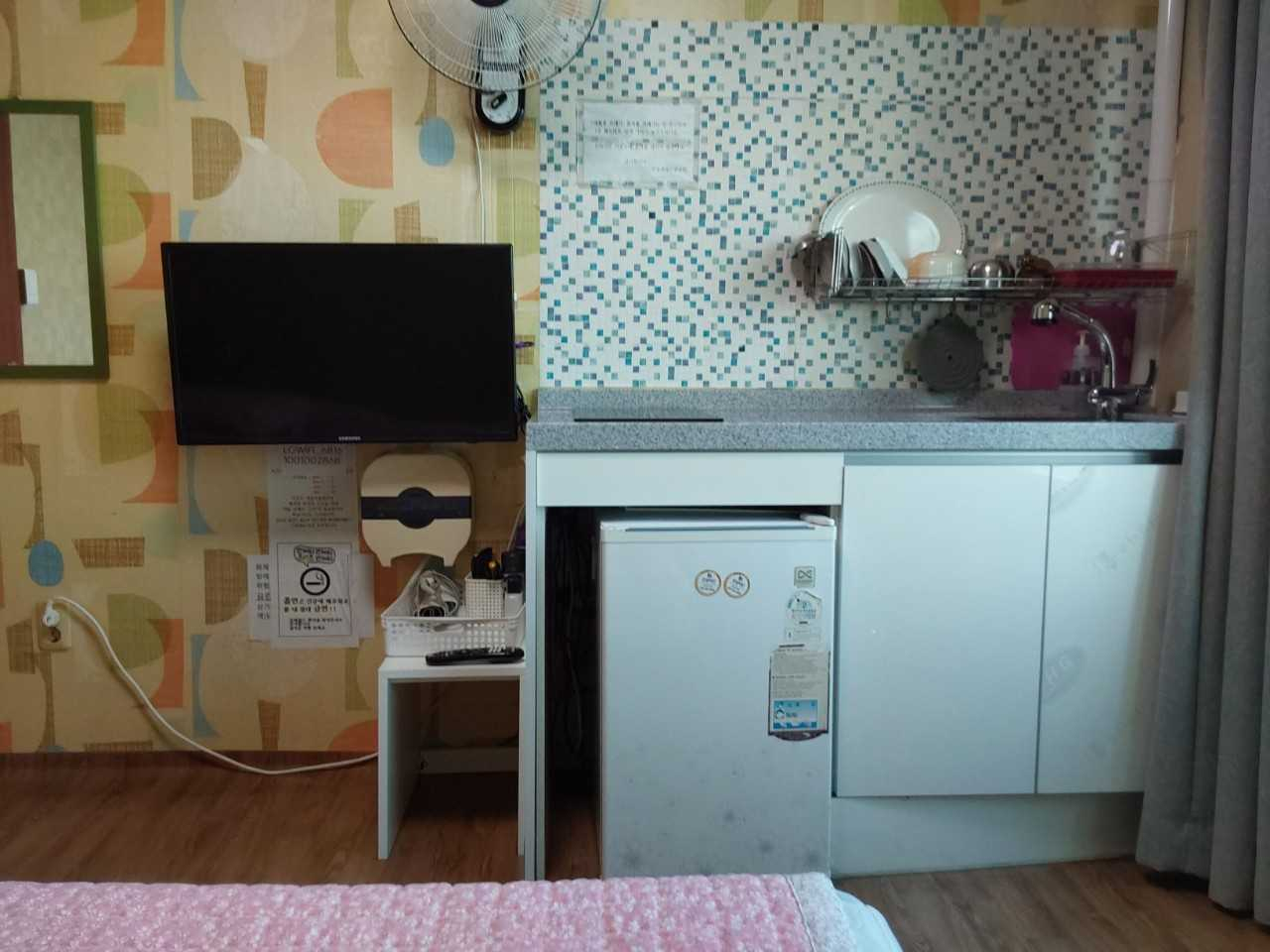 room detail thumbnail 2