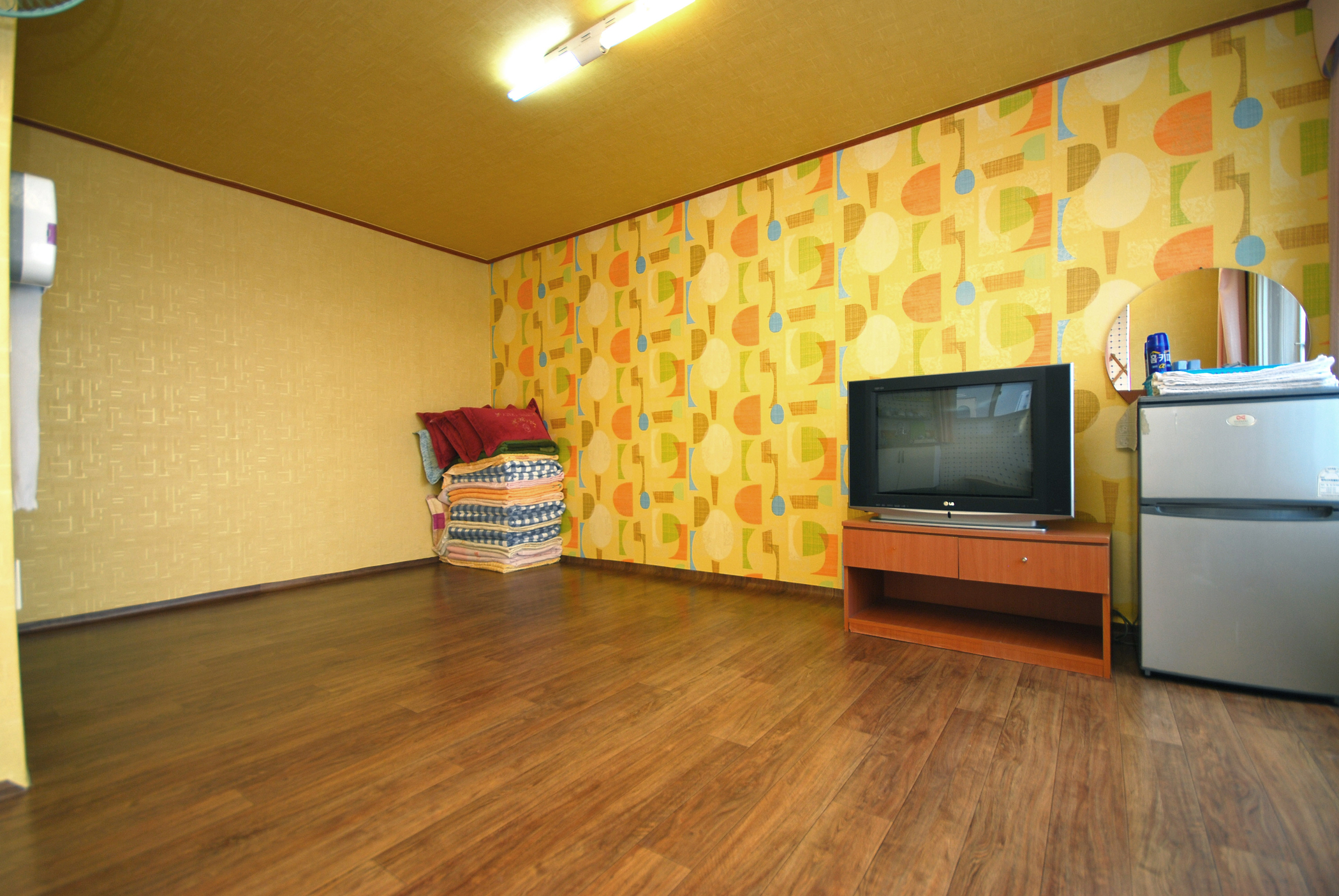 room detail thumbnail 2