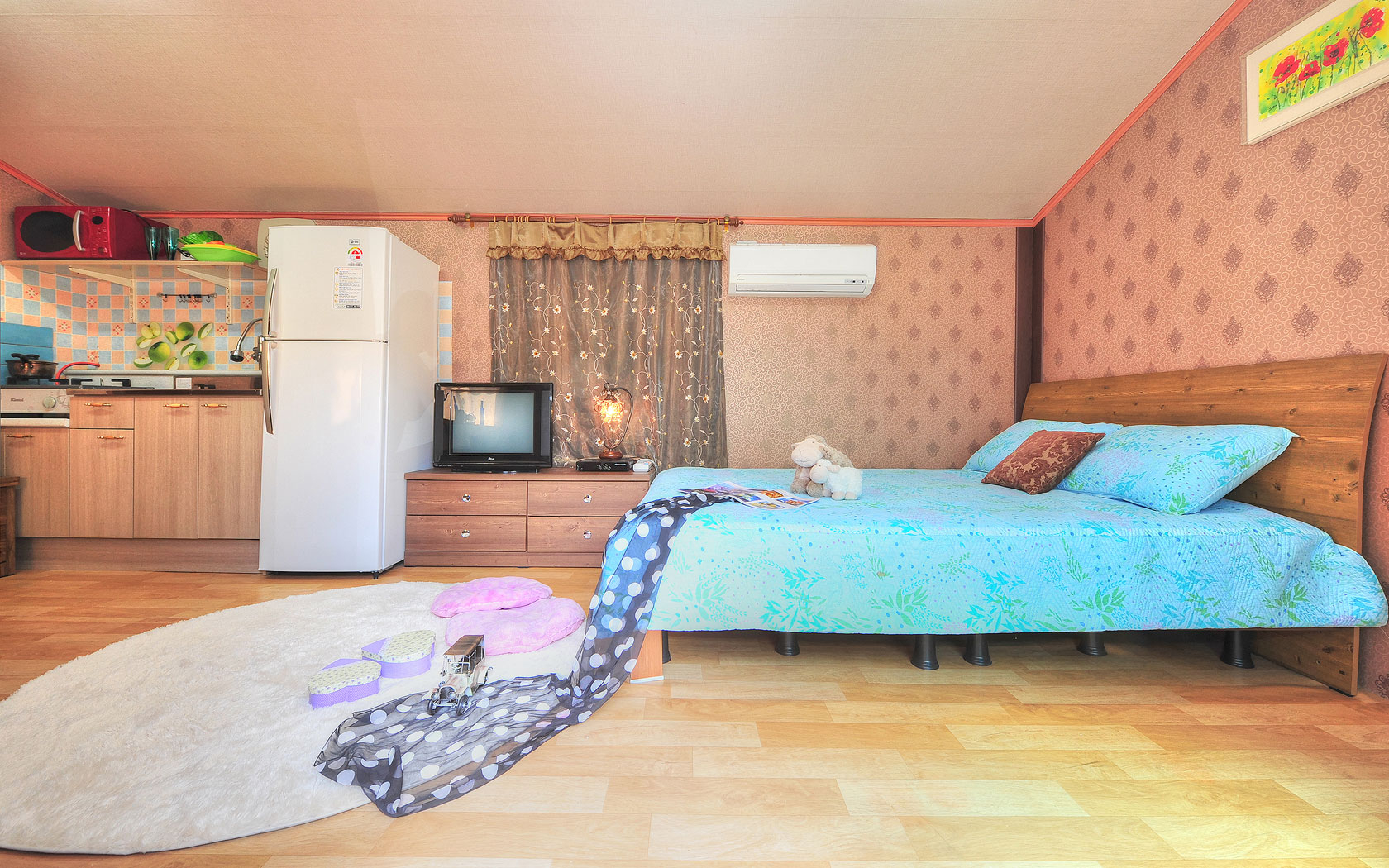 room detail thumbnail 2