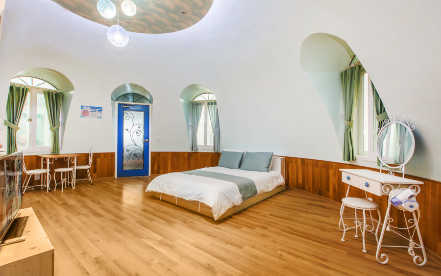 room detail thumbnail 0