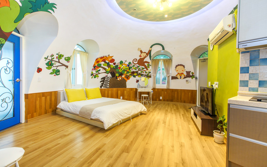 room detail thumbnail 2