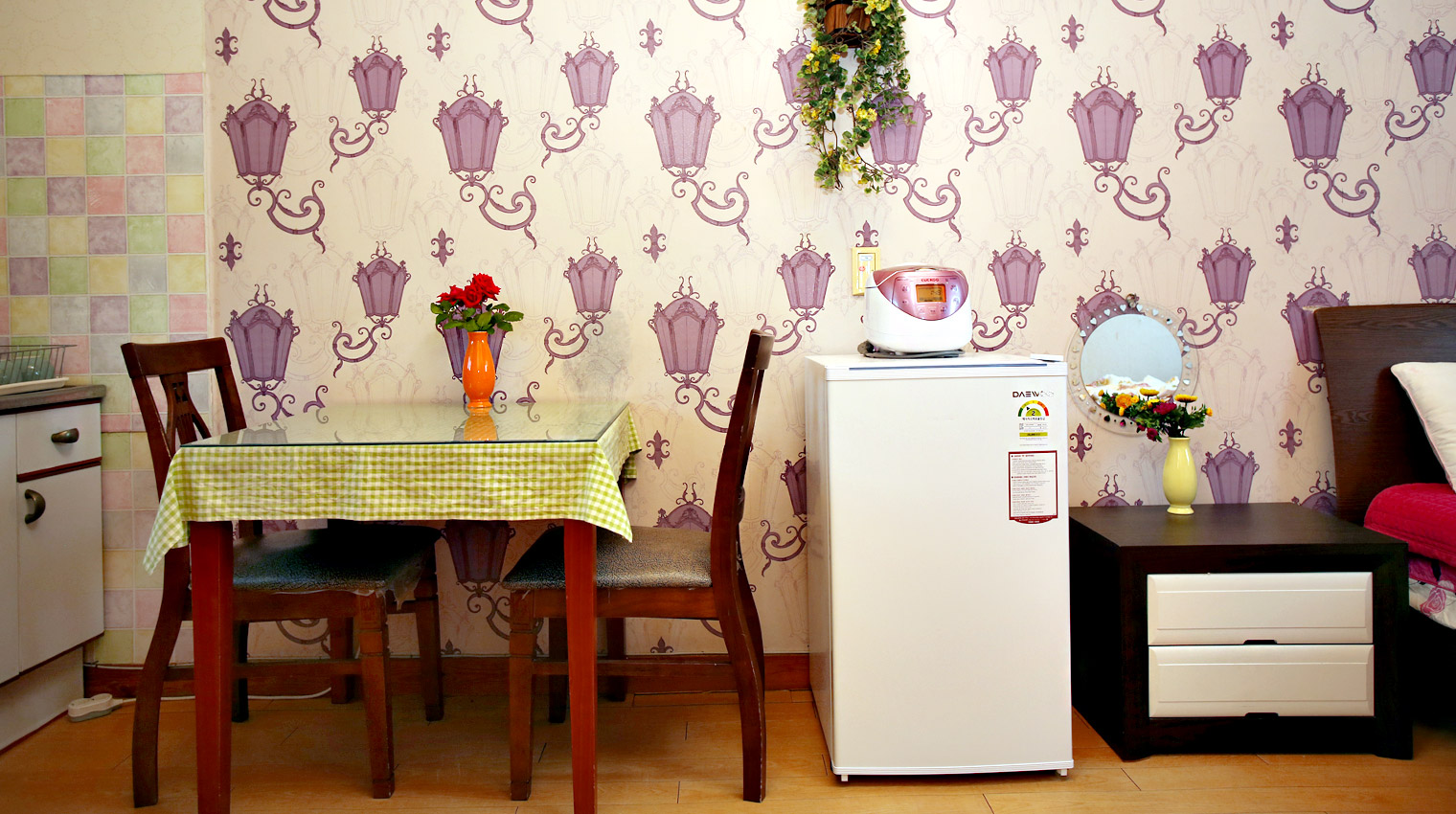 room detail thumbnail 2