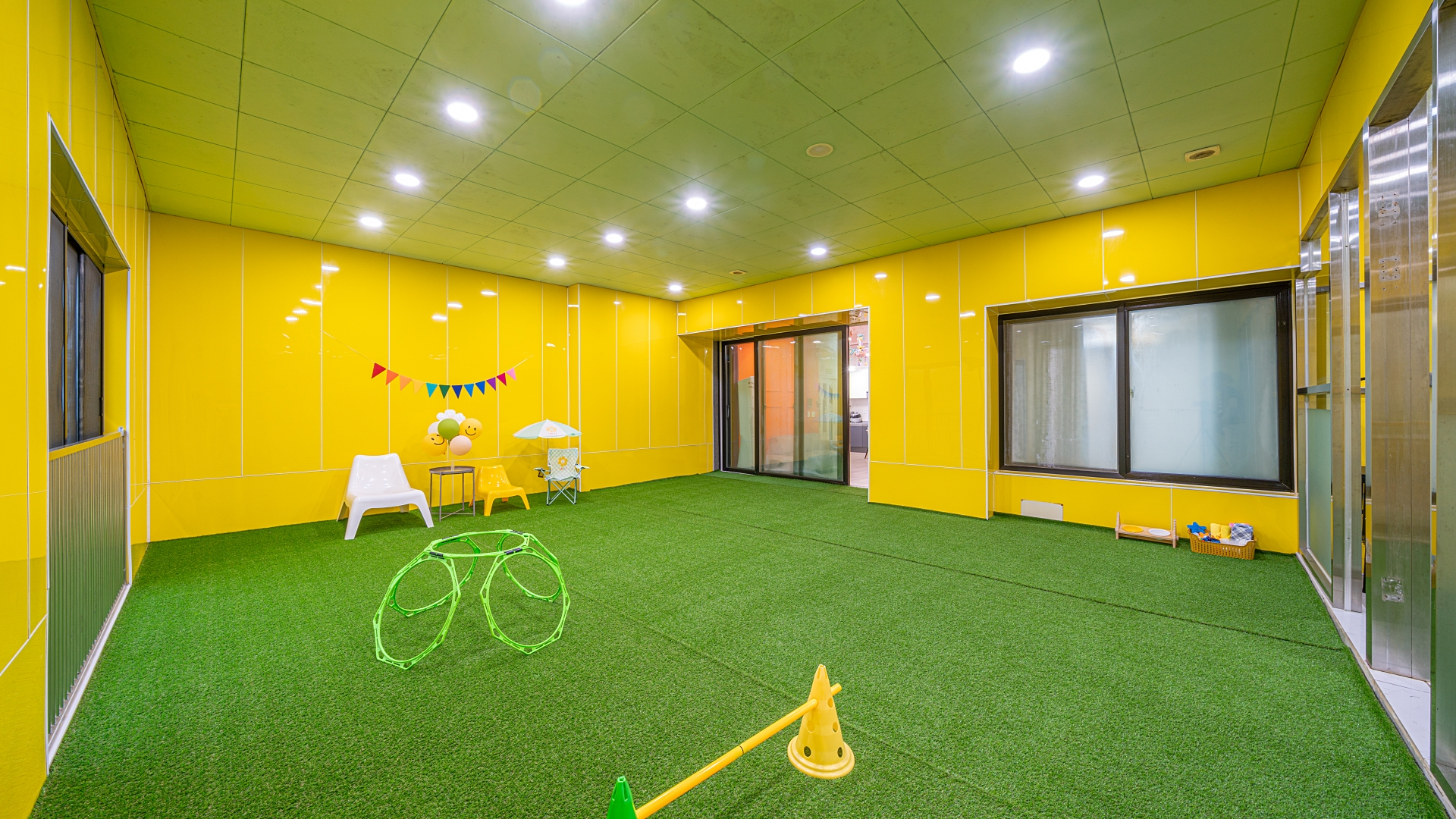 room detail thumbnail 1