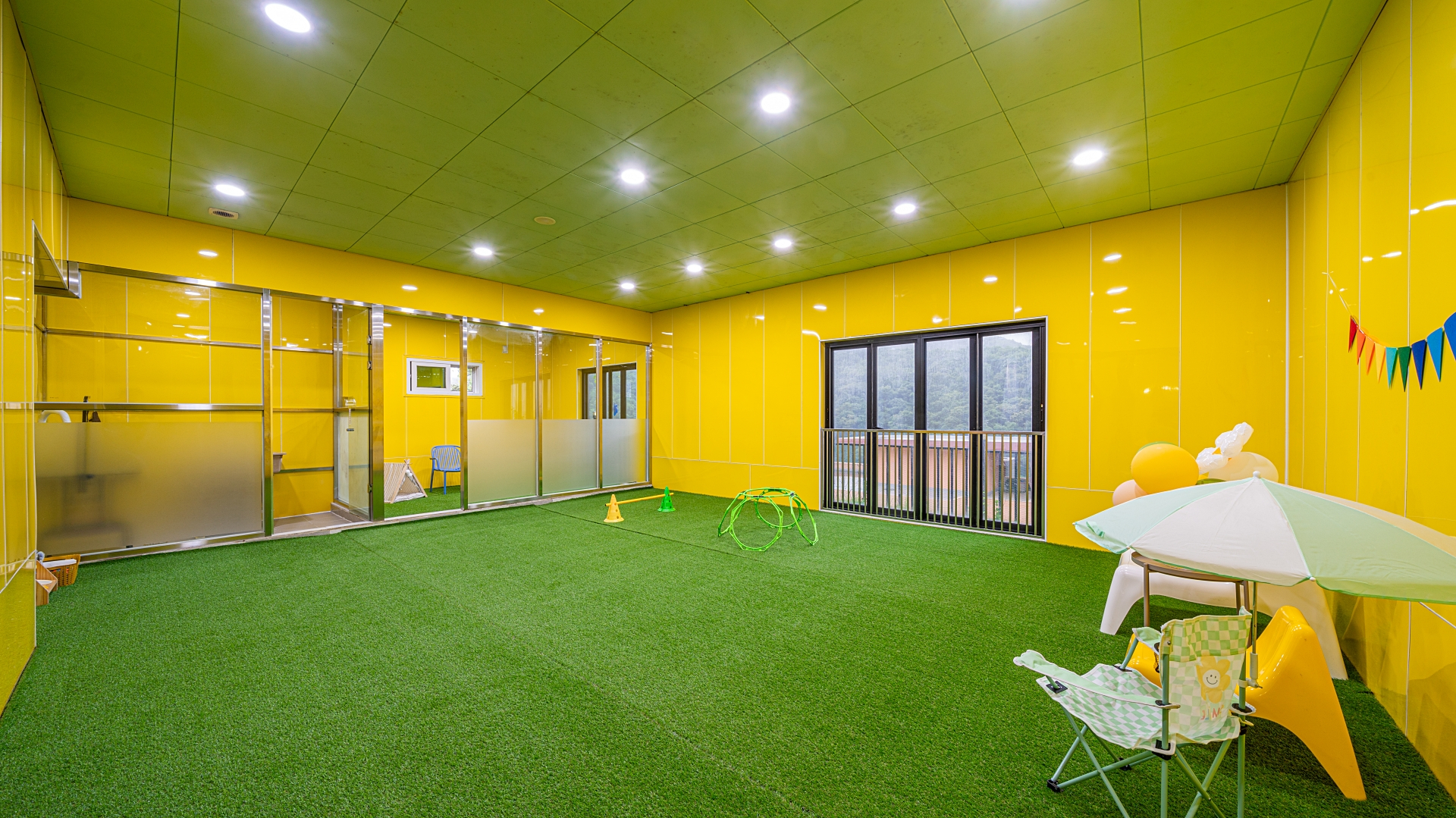 room detail thumbnail 2