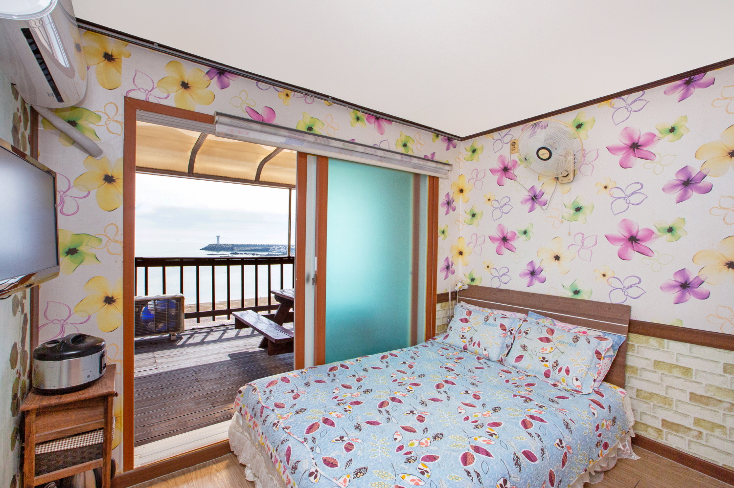 room detail thumbnail 0