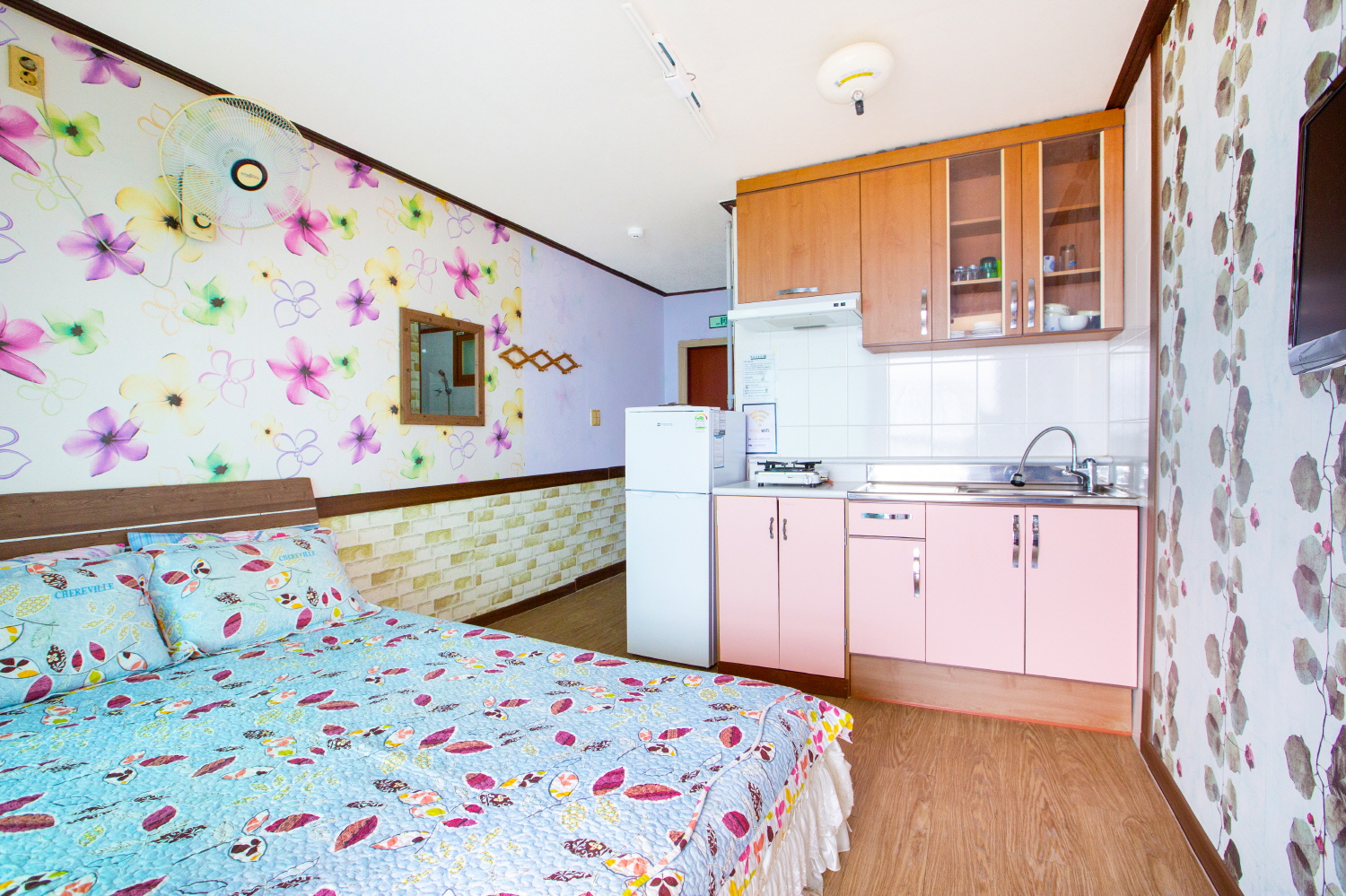 room detail thumbnail 2