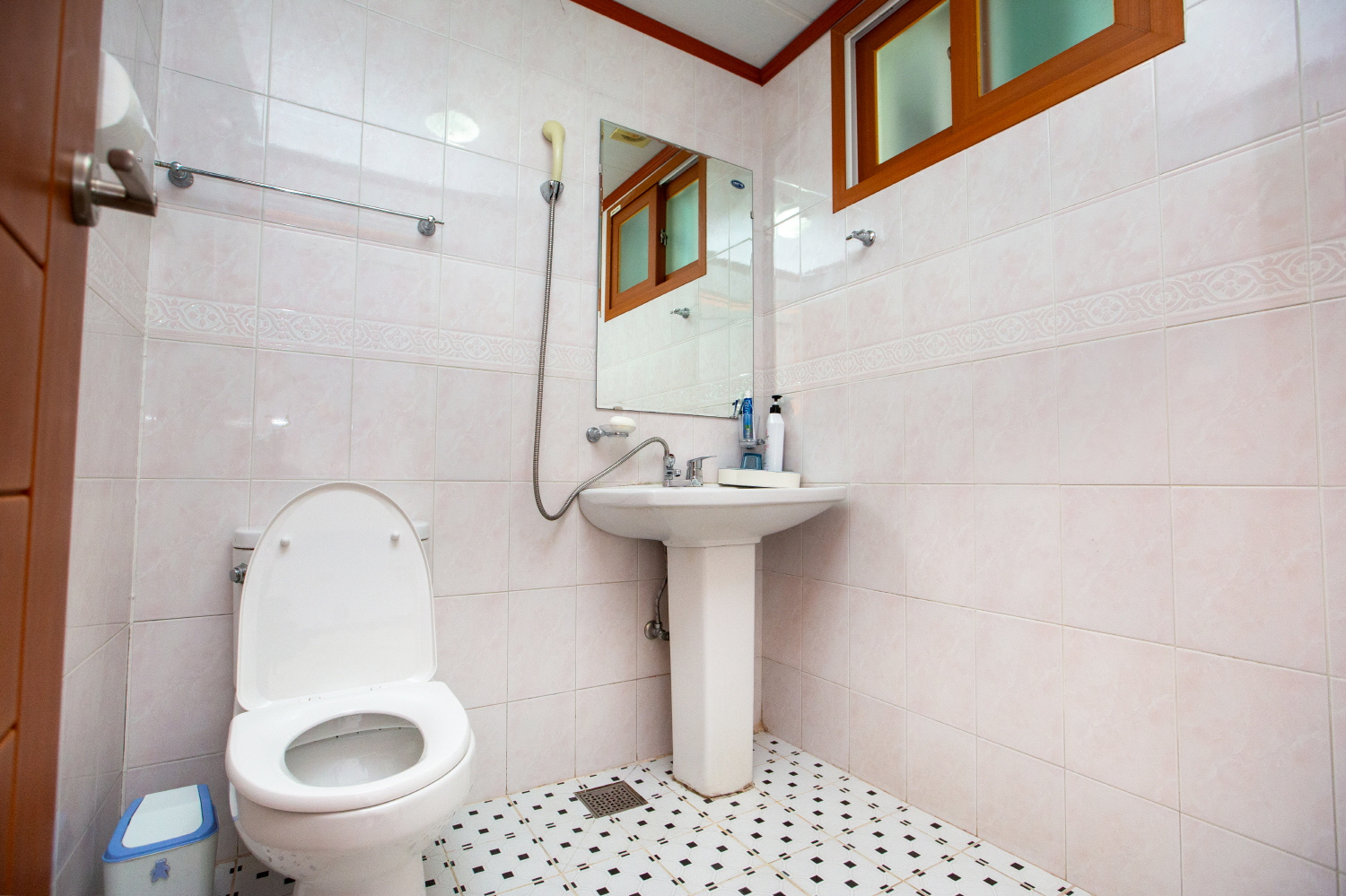 https://yaimg.yanolja.com/v5/2025/04/20/09/6804c4264d8ec5.11368693.jpg