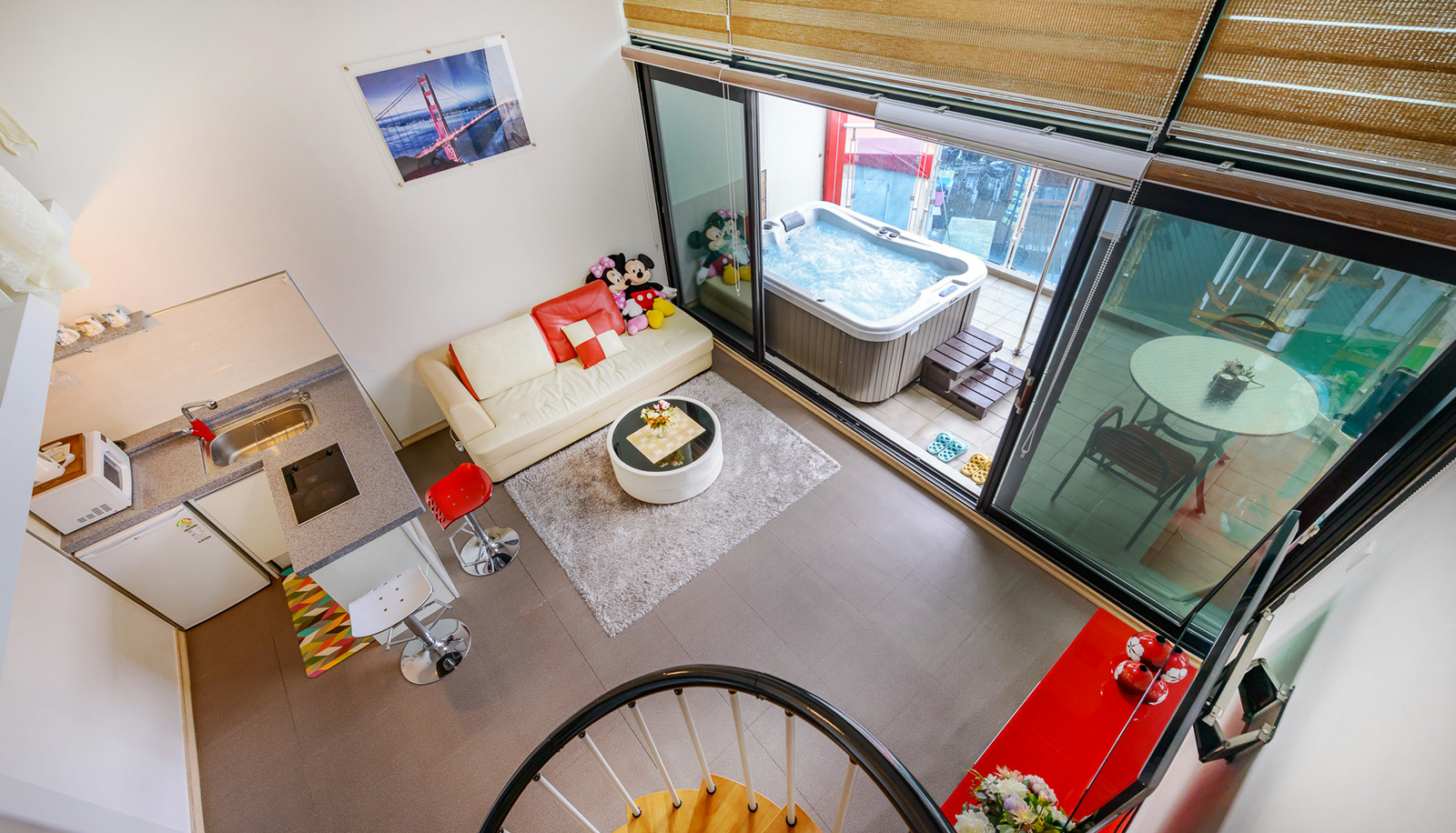 room detail thumbnail 2