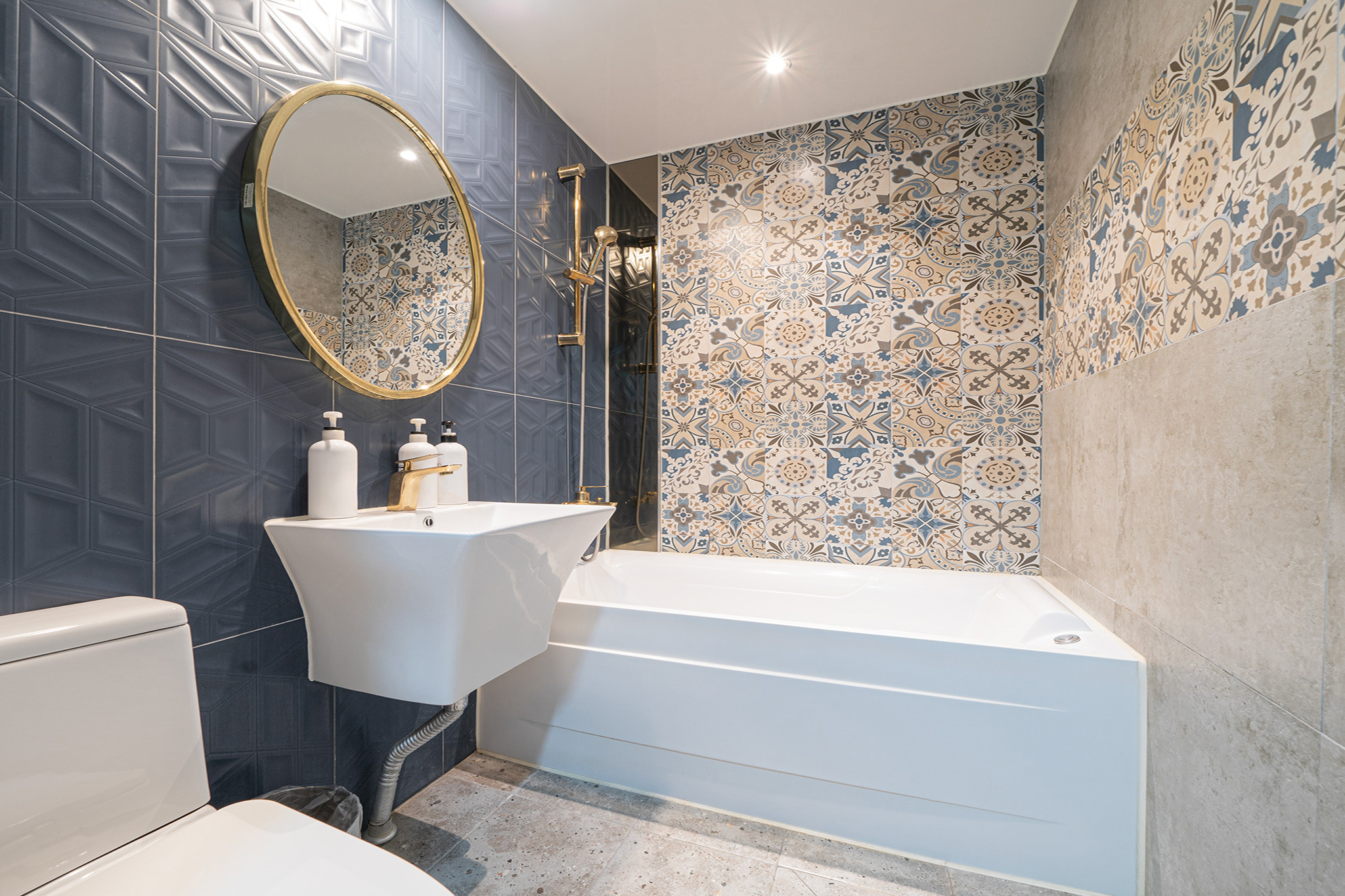 room detail thumbnail 2