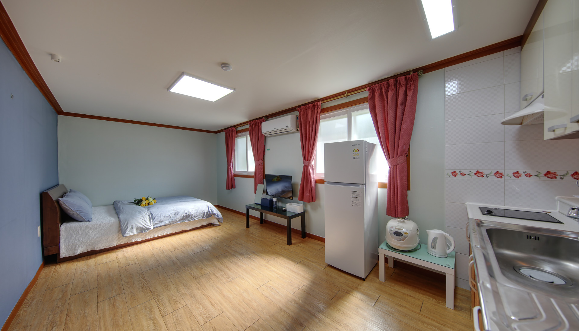 room detail thumbnail 1