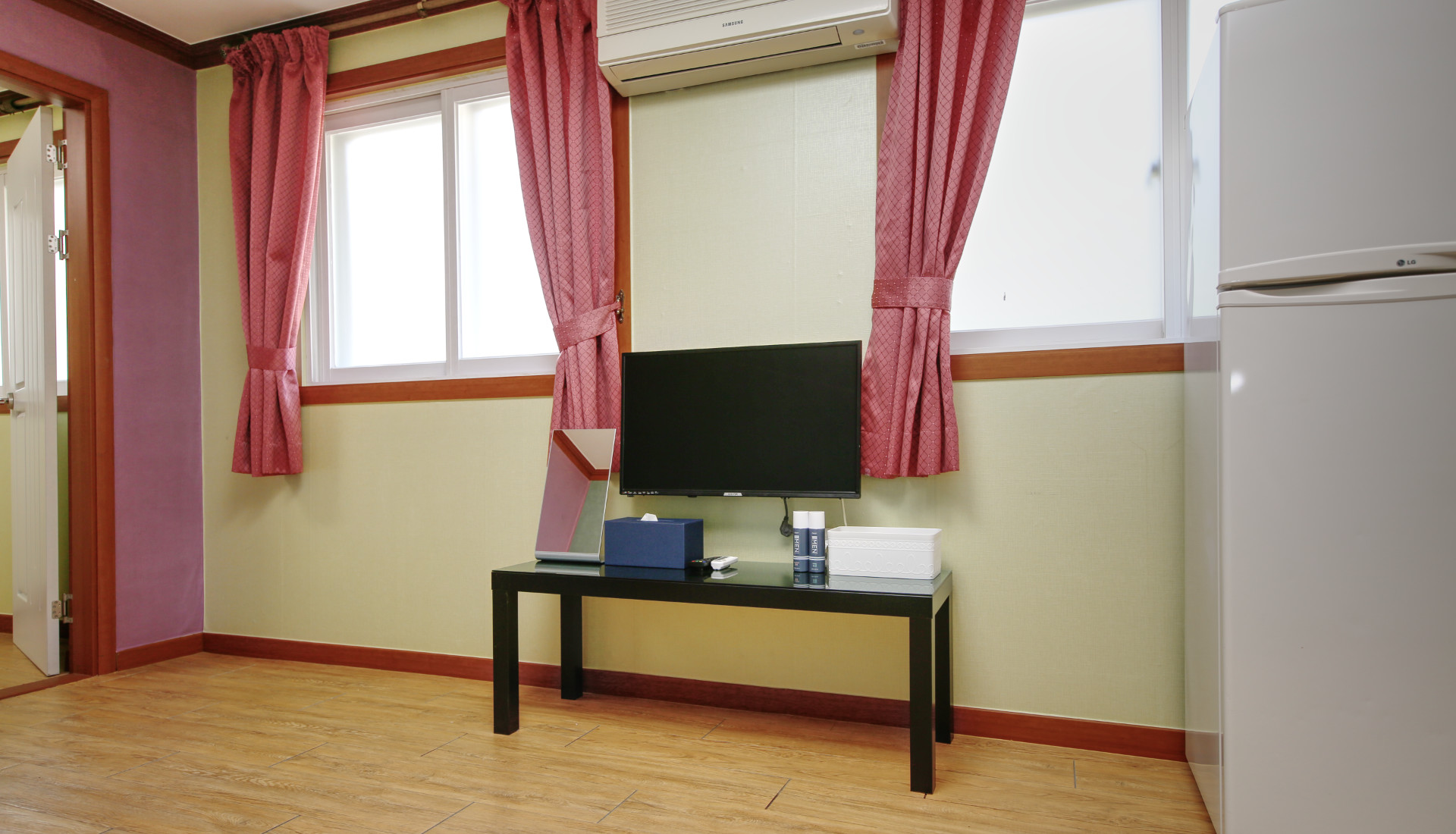 room detail thumbnail 1