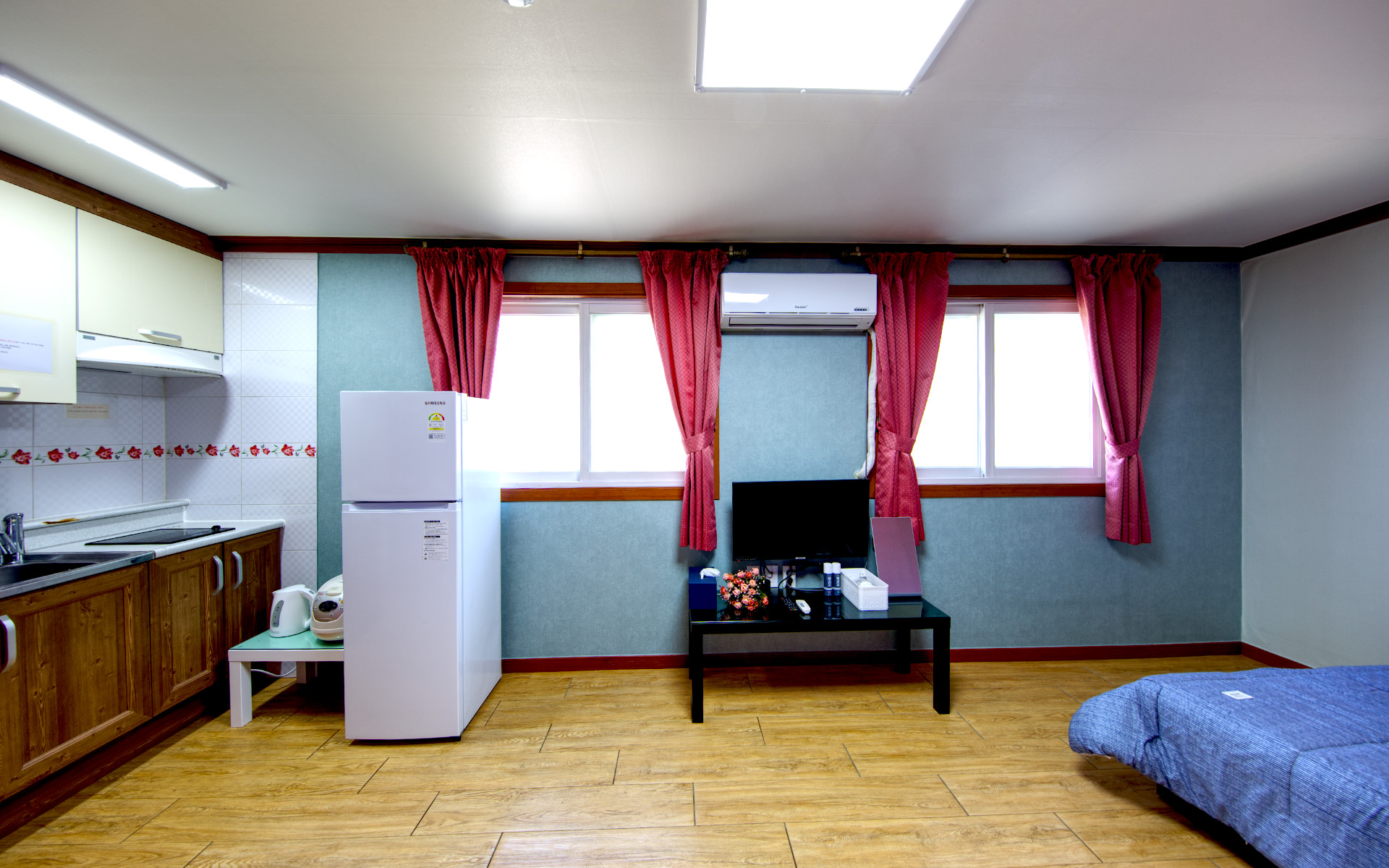 room detail thumbnail 1