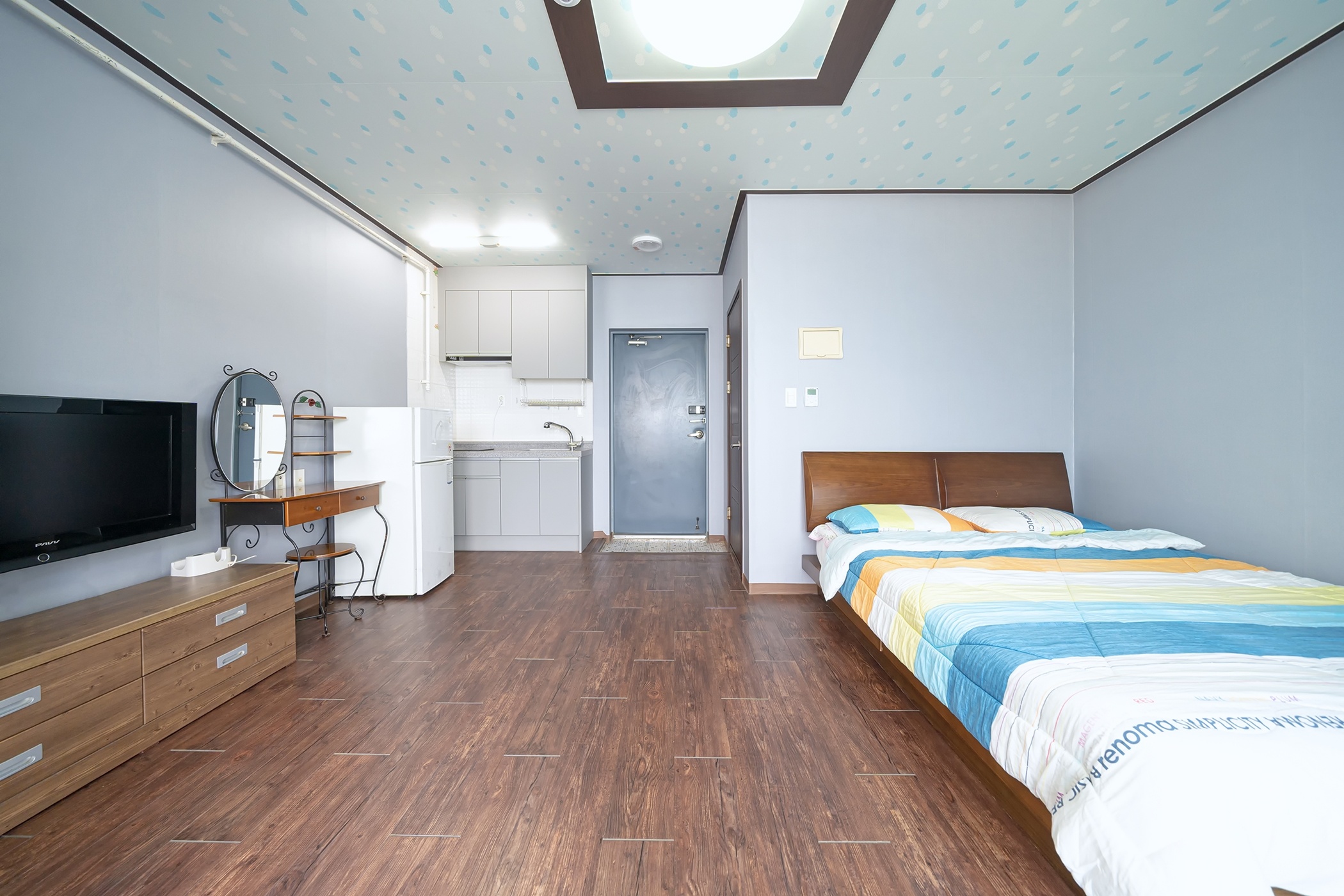 room detail thumbnail 1