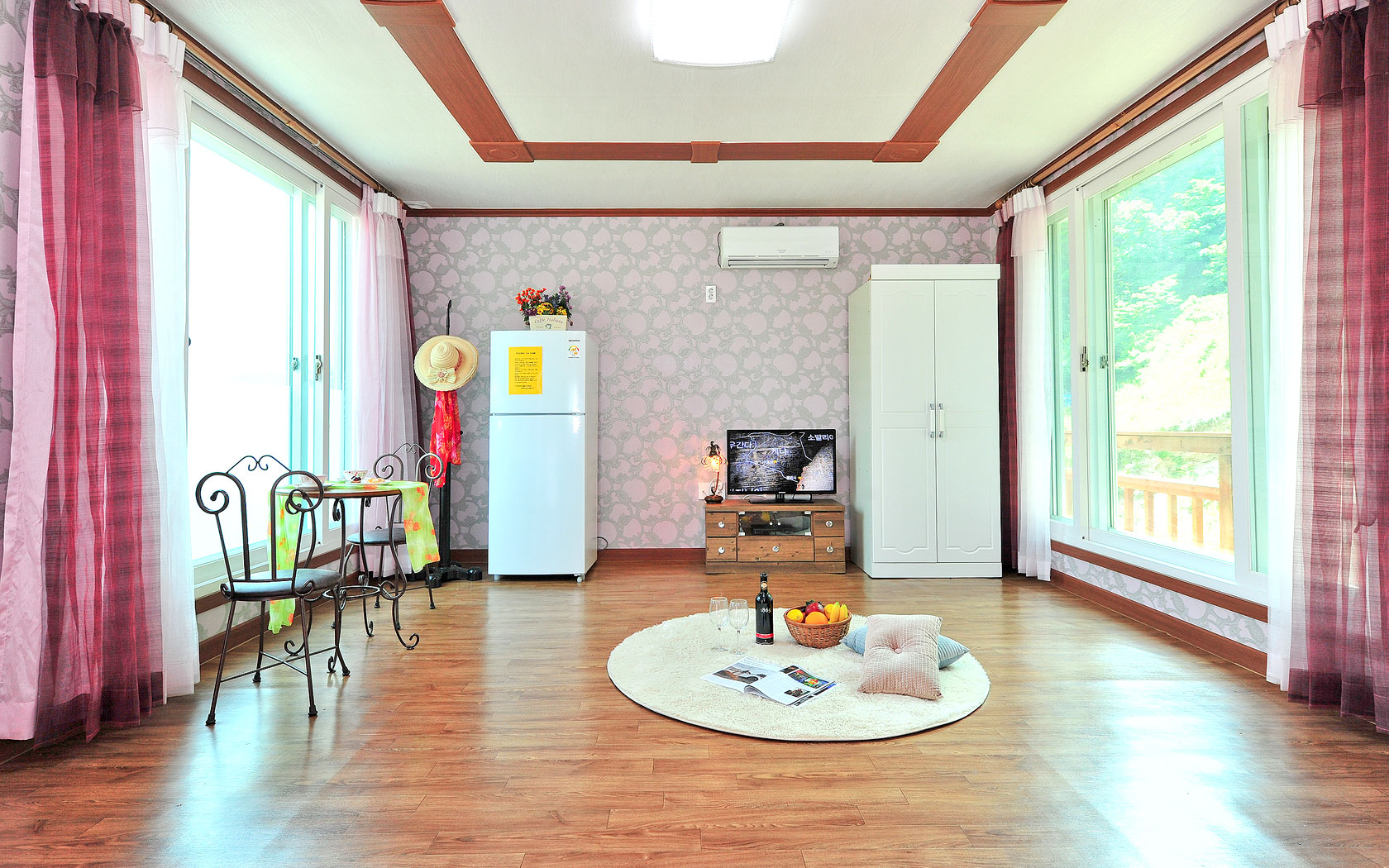 room detail thumbnail 2