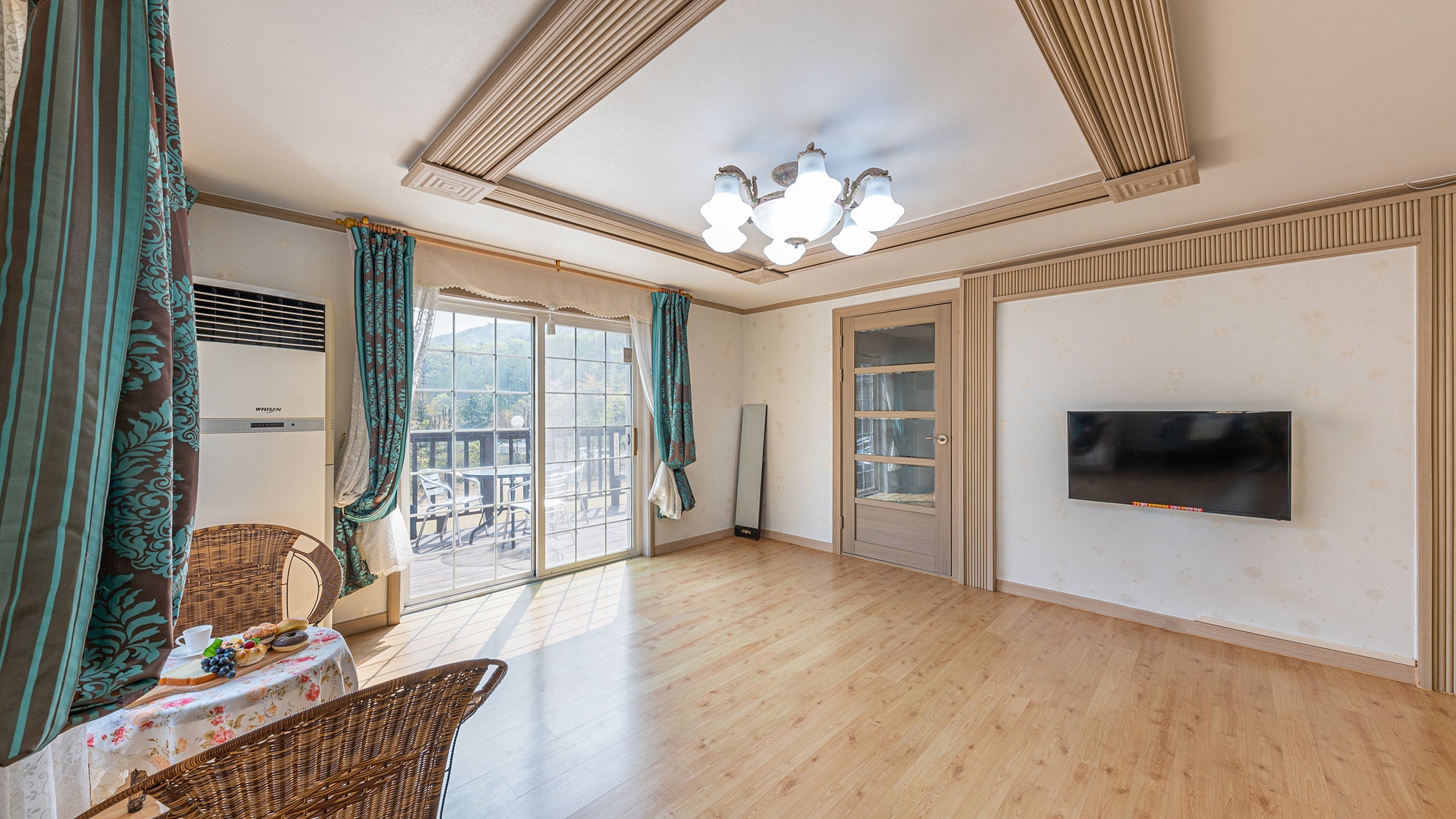 room detail thumbnail 2