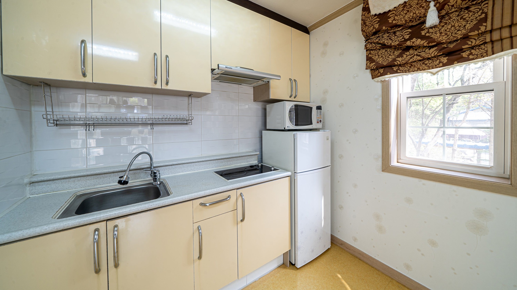 https://yaimg.yanolja.com/v5/2025/04/20/10/6804d0a3b431c5.16846260.jpg