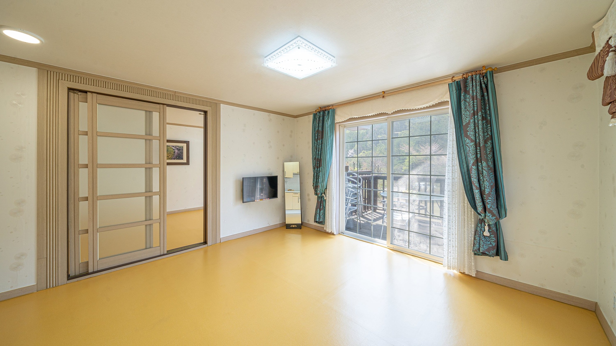 room detail thumbnail 1