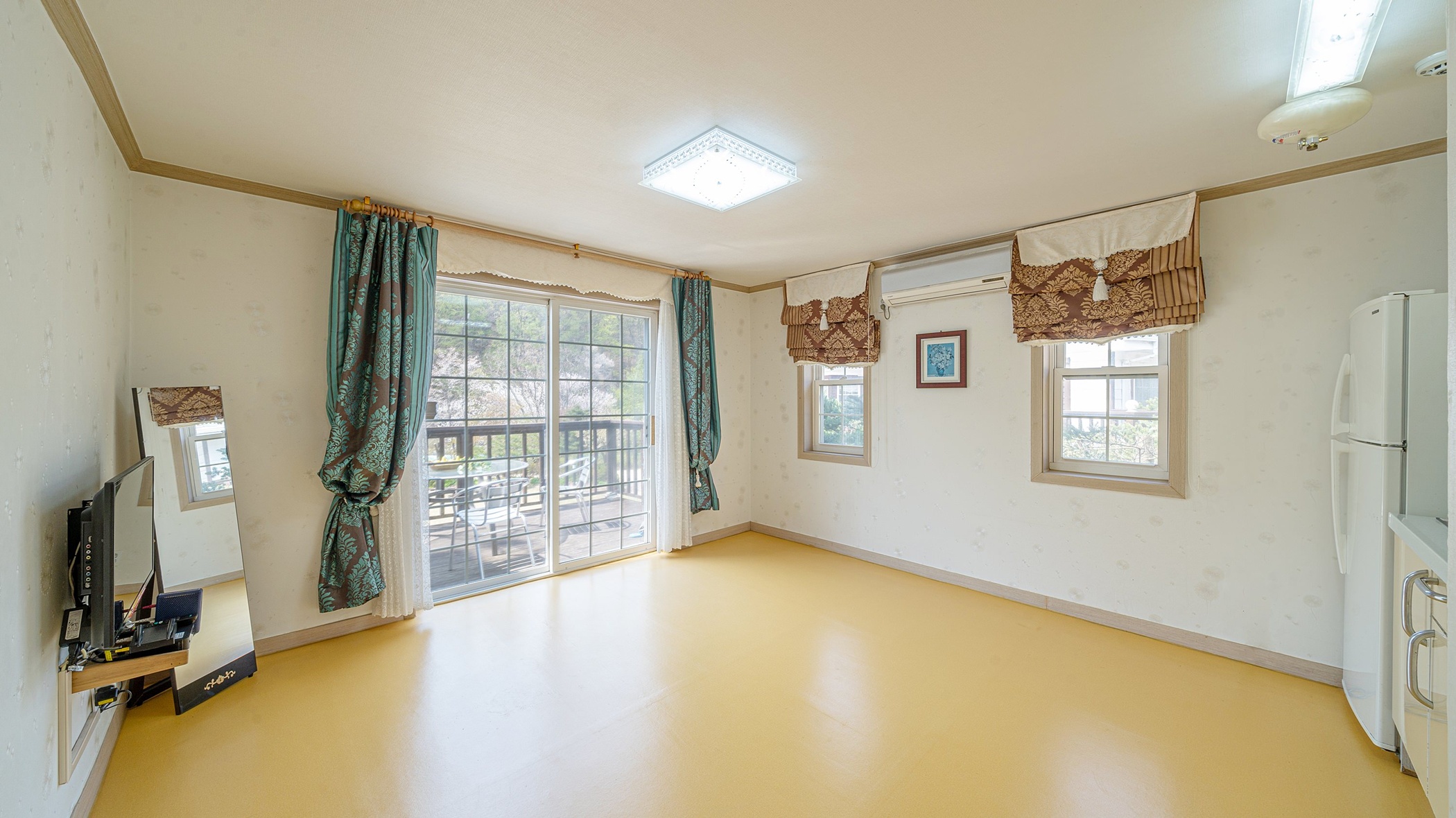 room detail thumbnail 0