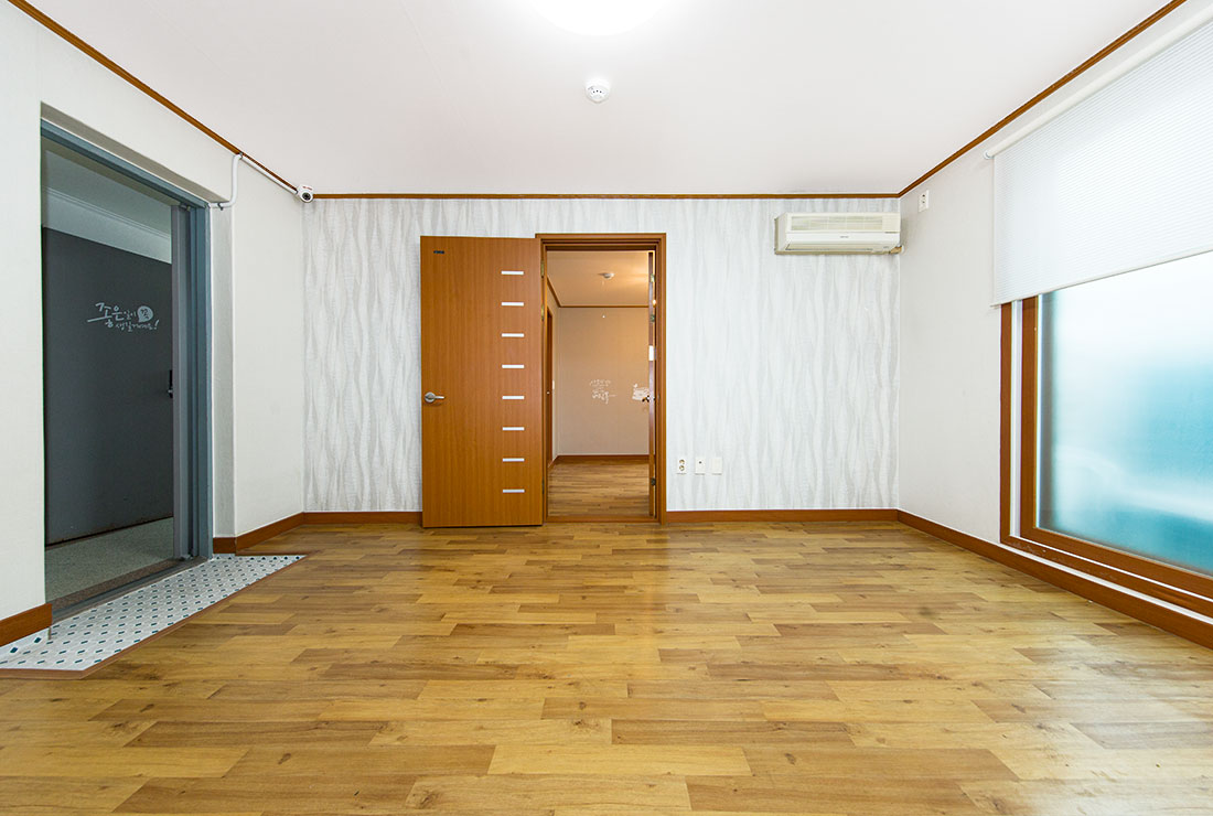 https://yaimg.yanolja.com/v5/2025/04/20/10/6804d1e15d4ed6.52909576.jpg