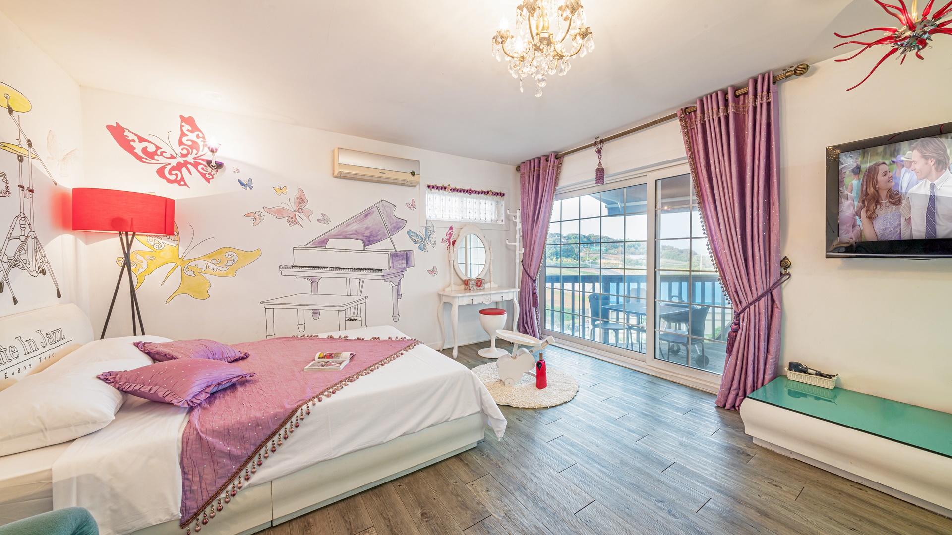 room detail thumbnail 1