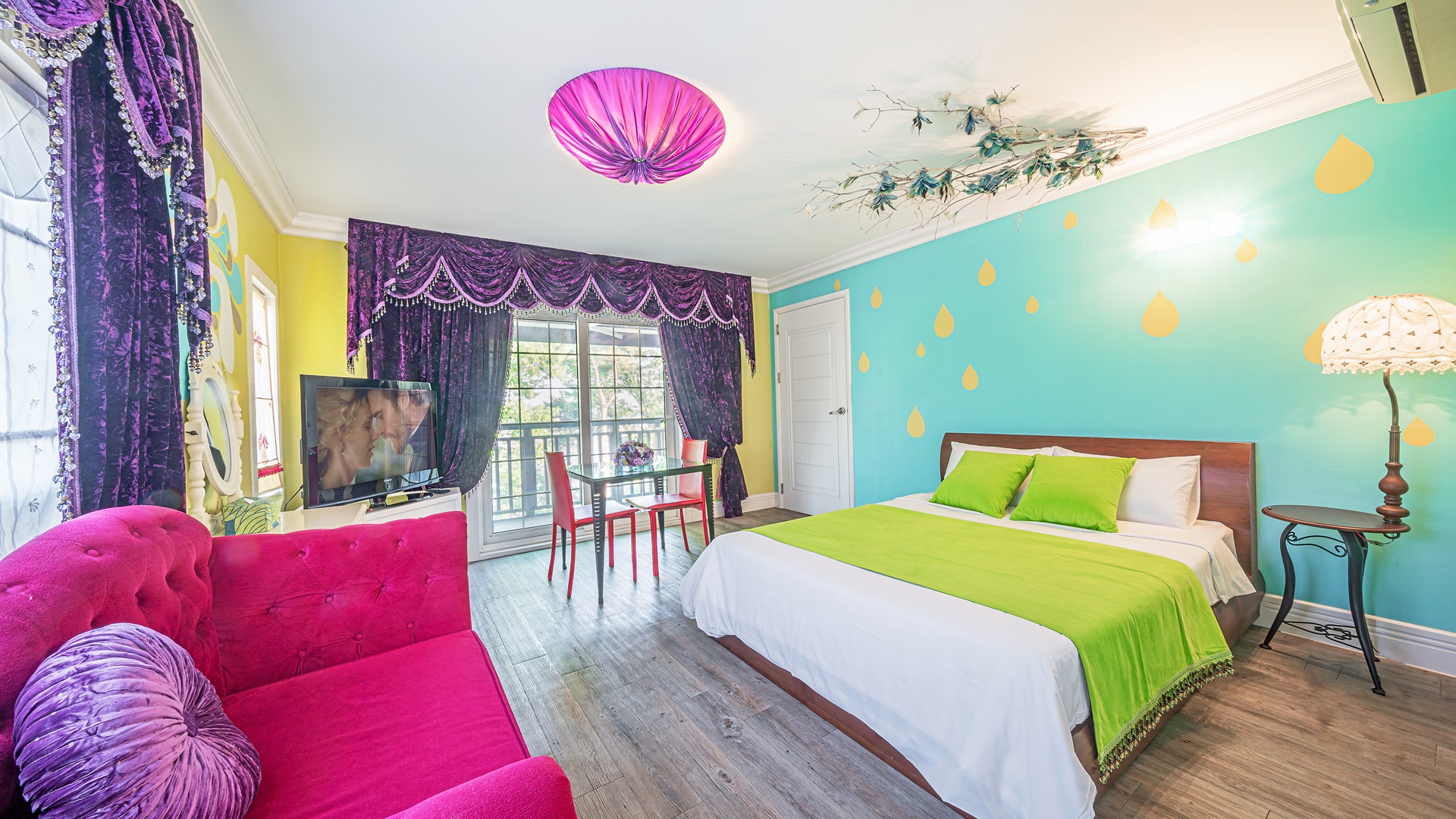 room detail thumbnail 2