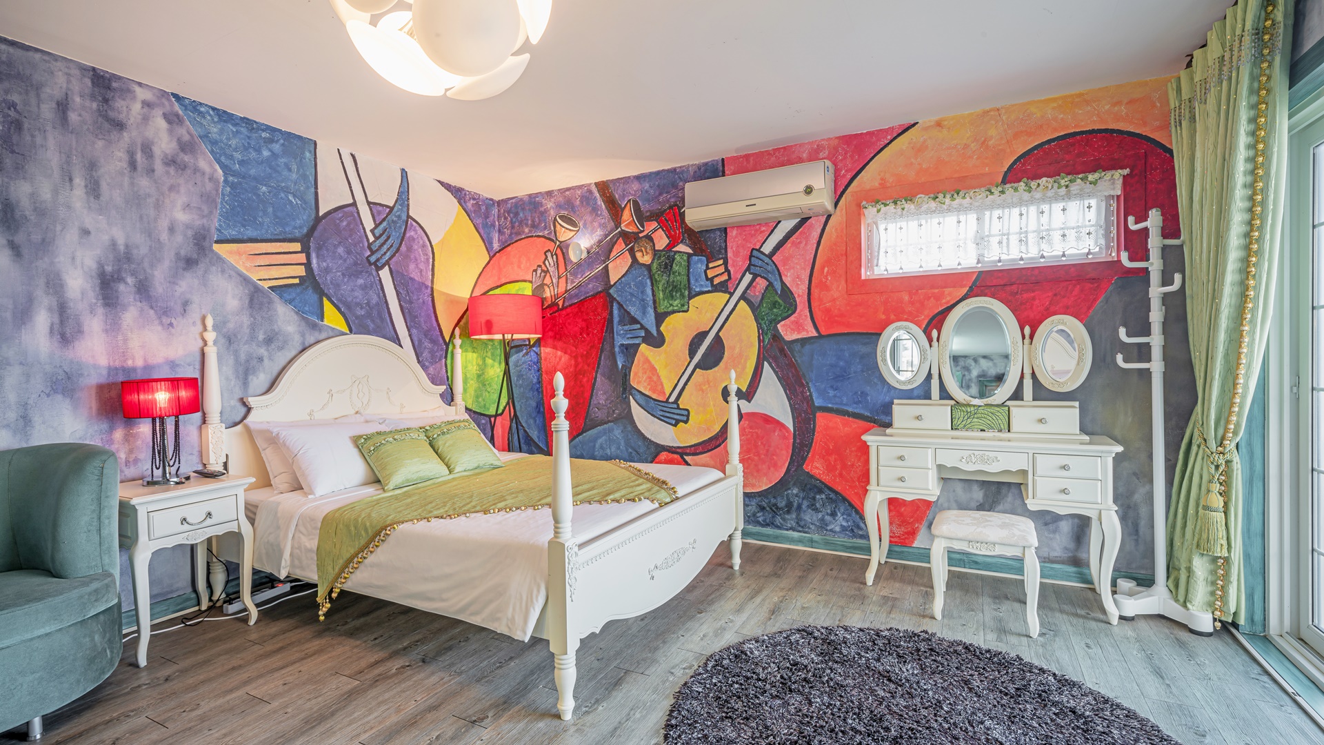 room detail thumbnail 2