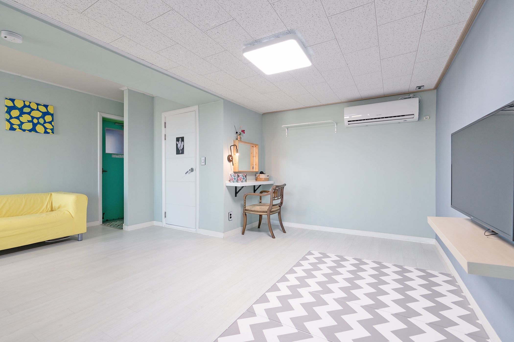 room detail thumbnail 1