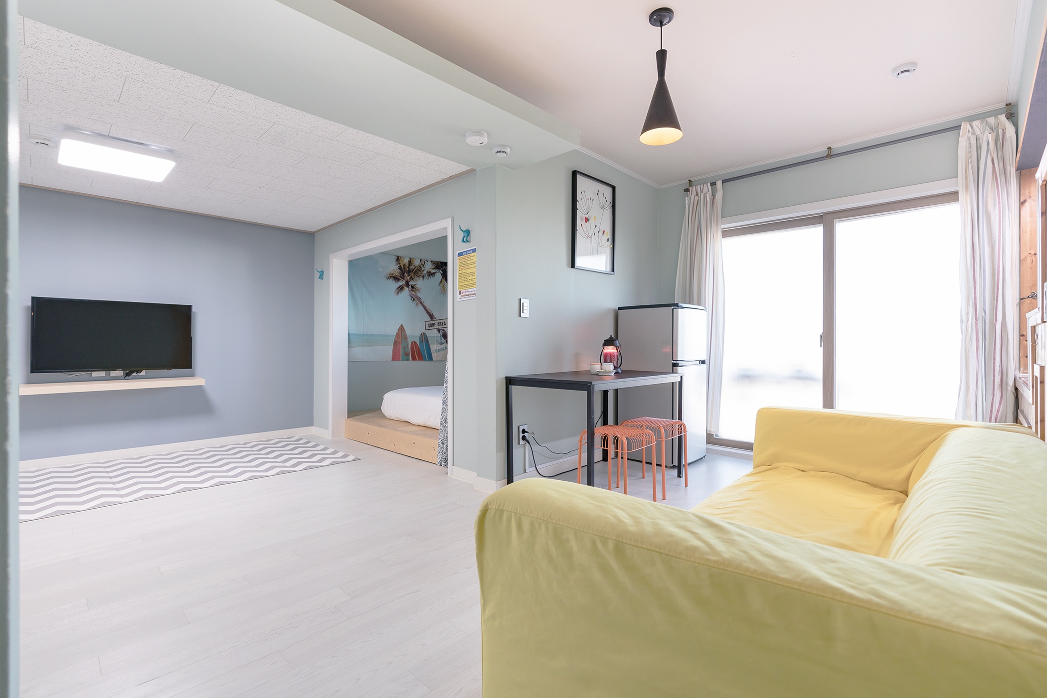 room detail thumbnail 2