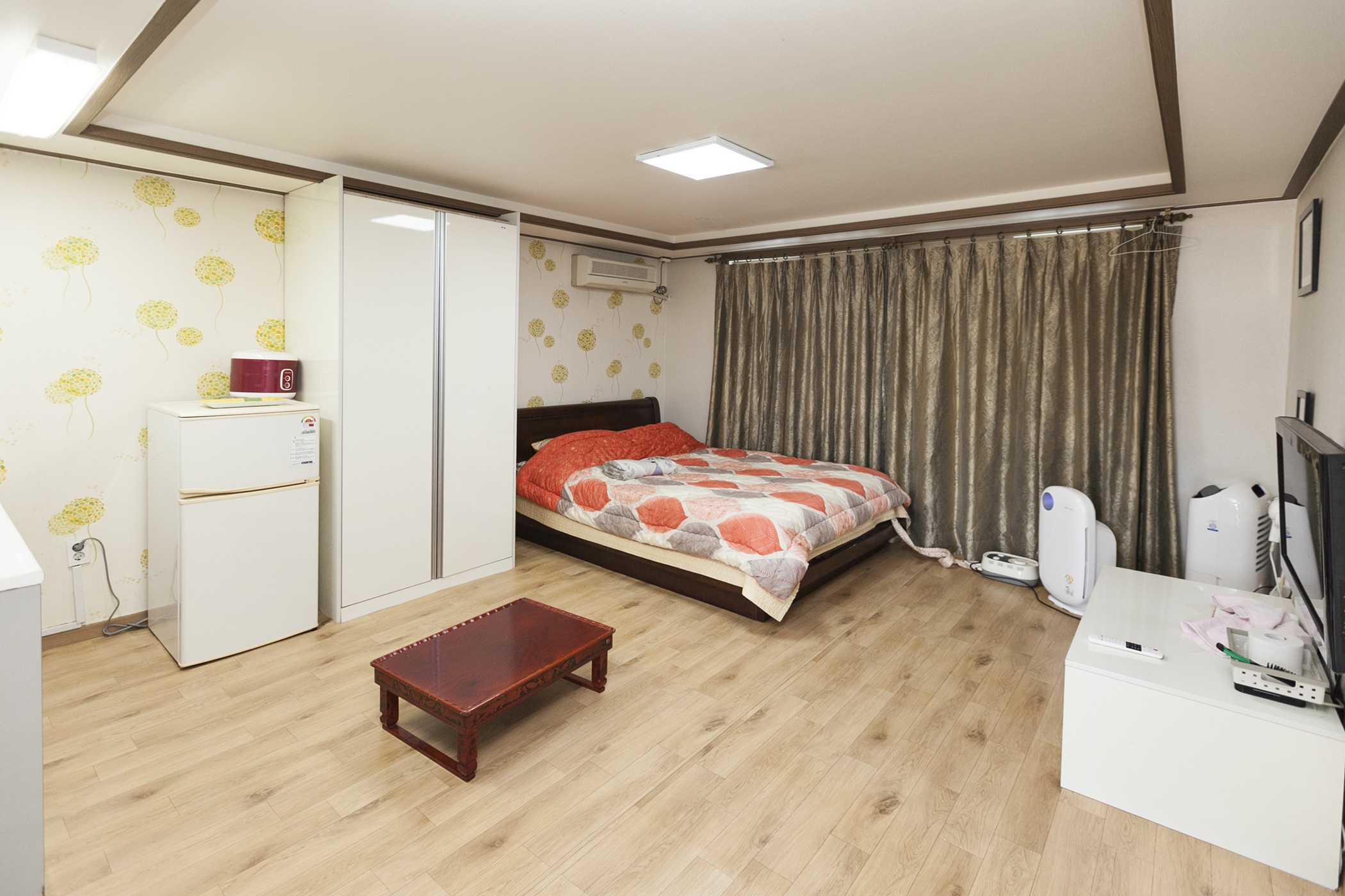 room detail thumbnail 1